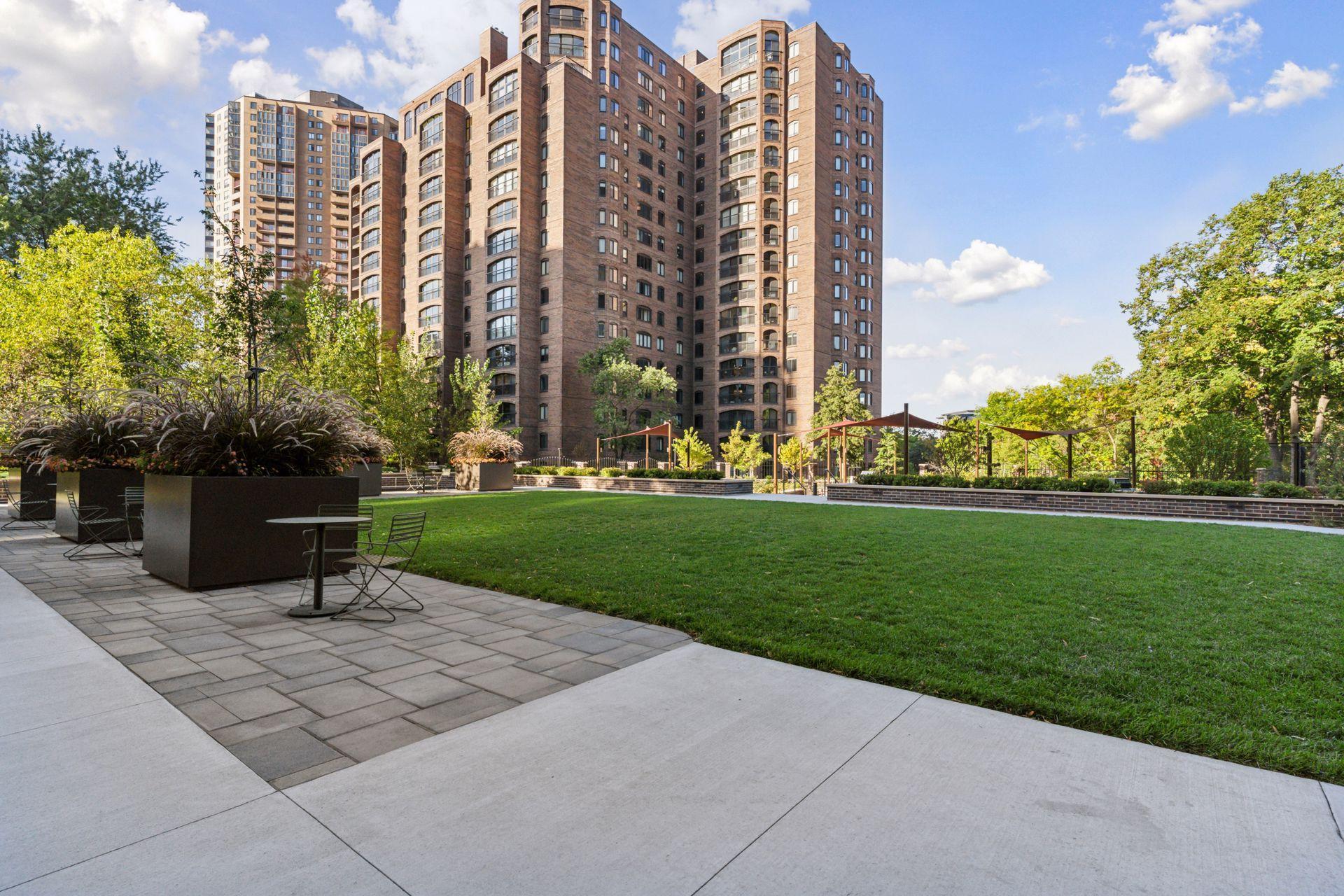 1201 Yale Place Unit: 608