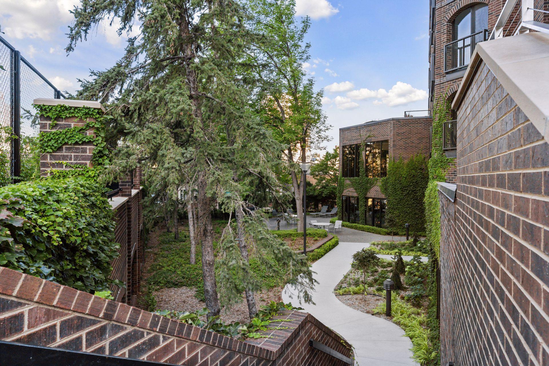 1201 Yale Place Unit: 608
