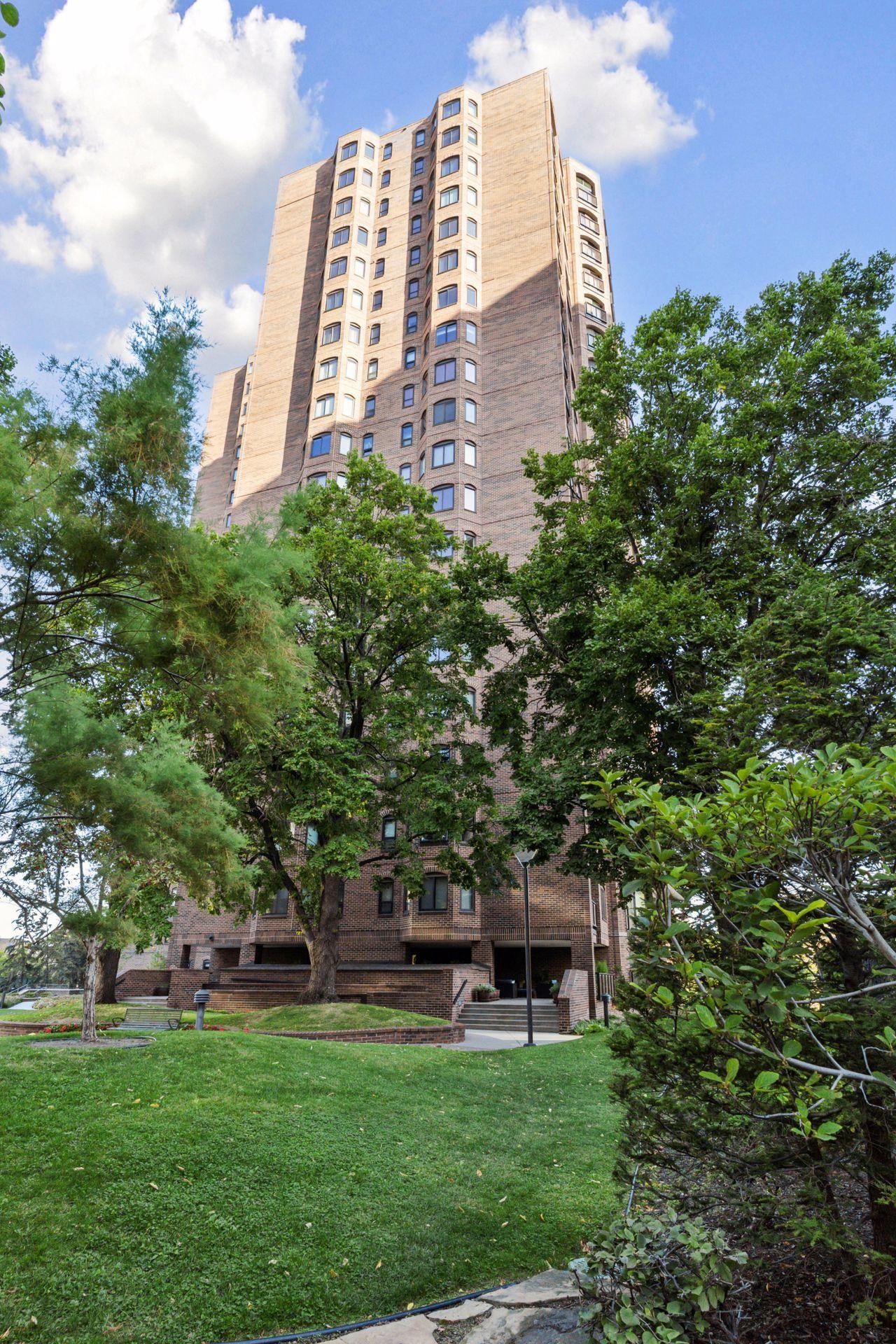 1201 Yale Place Unit: 608