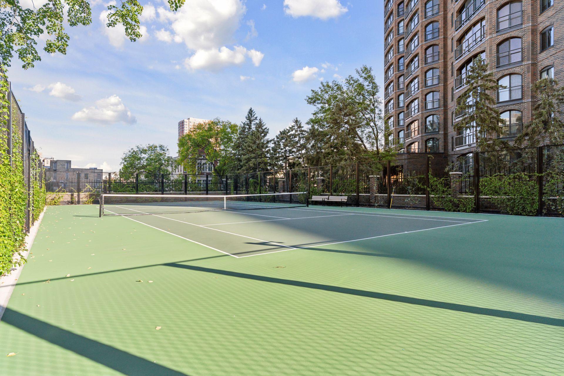 1201 Yale Place Unit: 608