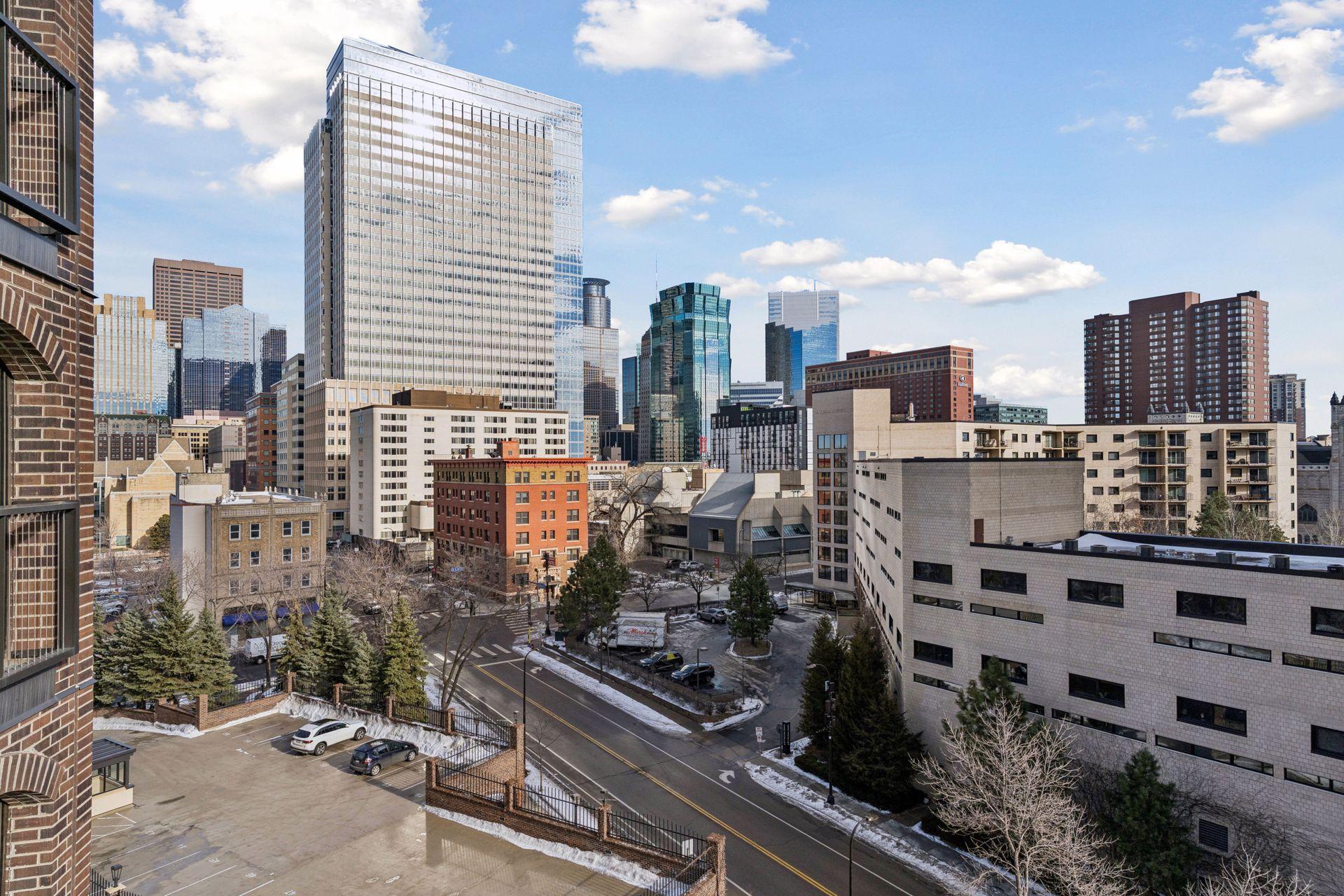 1201 Yale Place Unit: 608