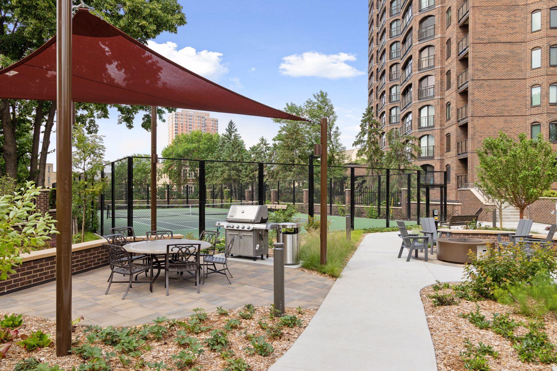 1201 Yale Place Unit: 608