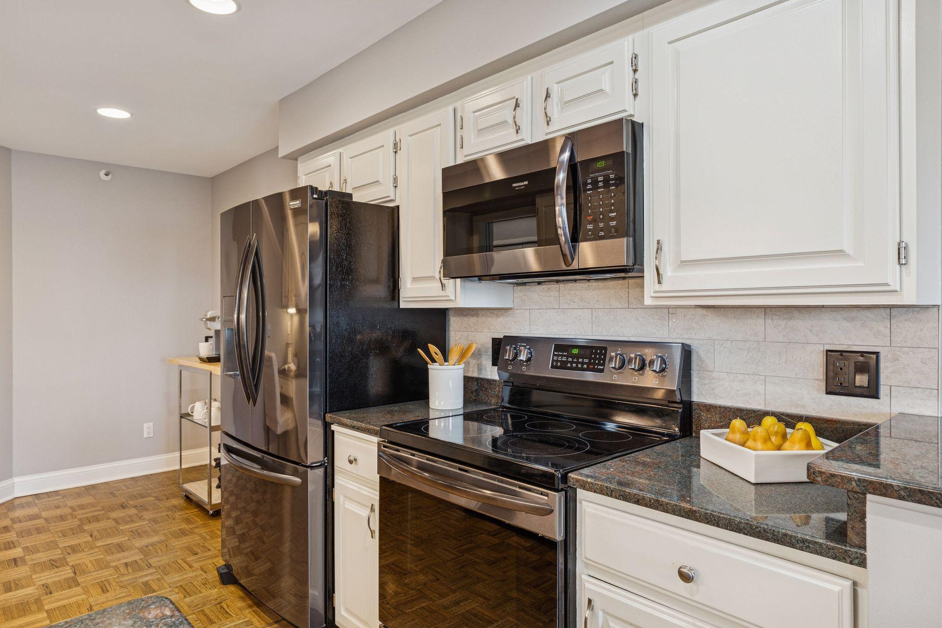 1201 Yale Place Unit: 608