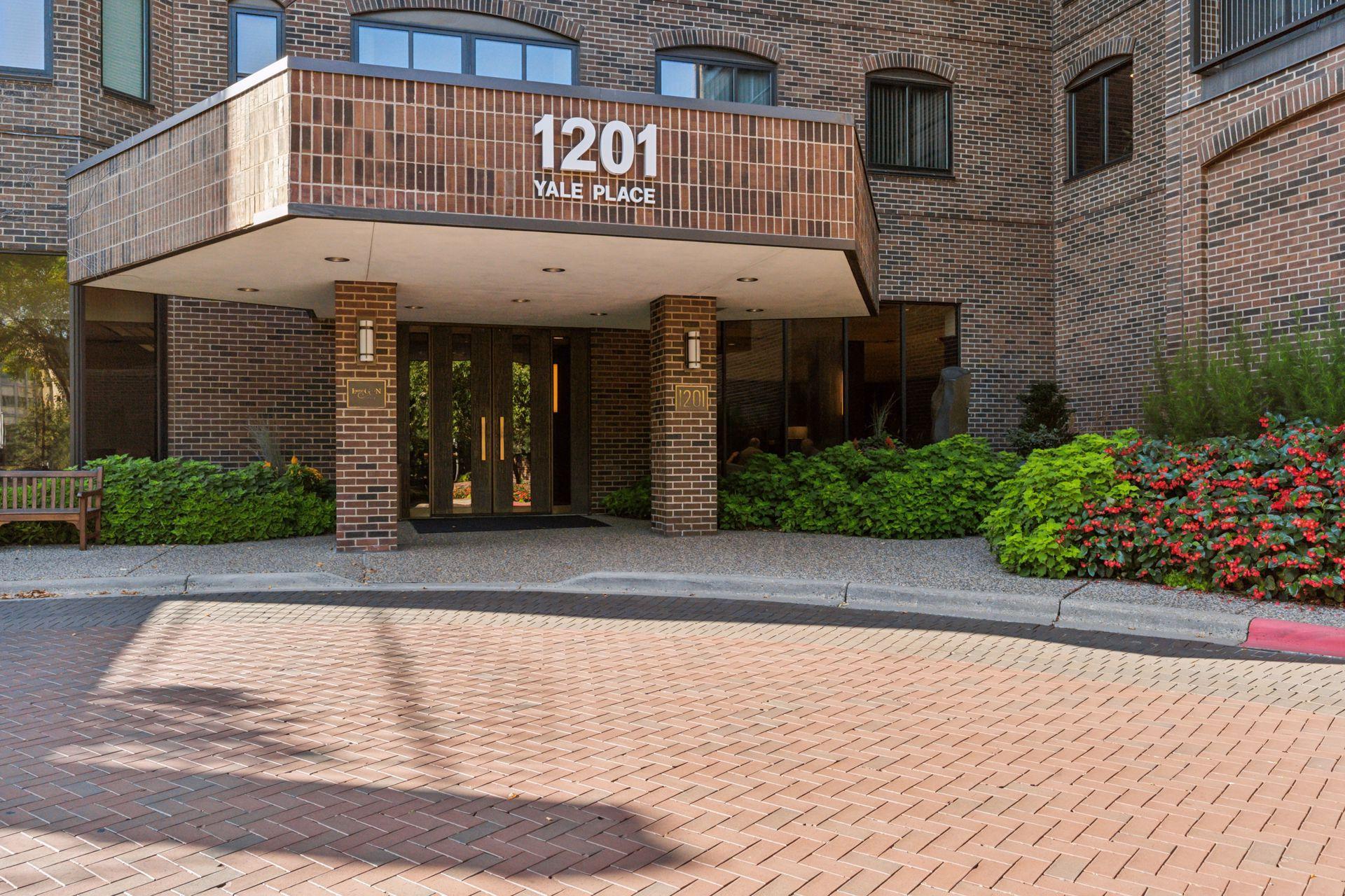 1201 Yale Place Unit: 608