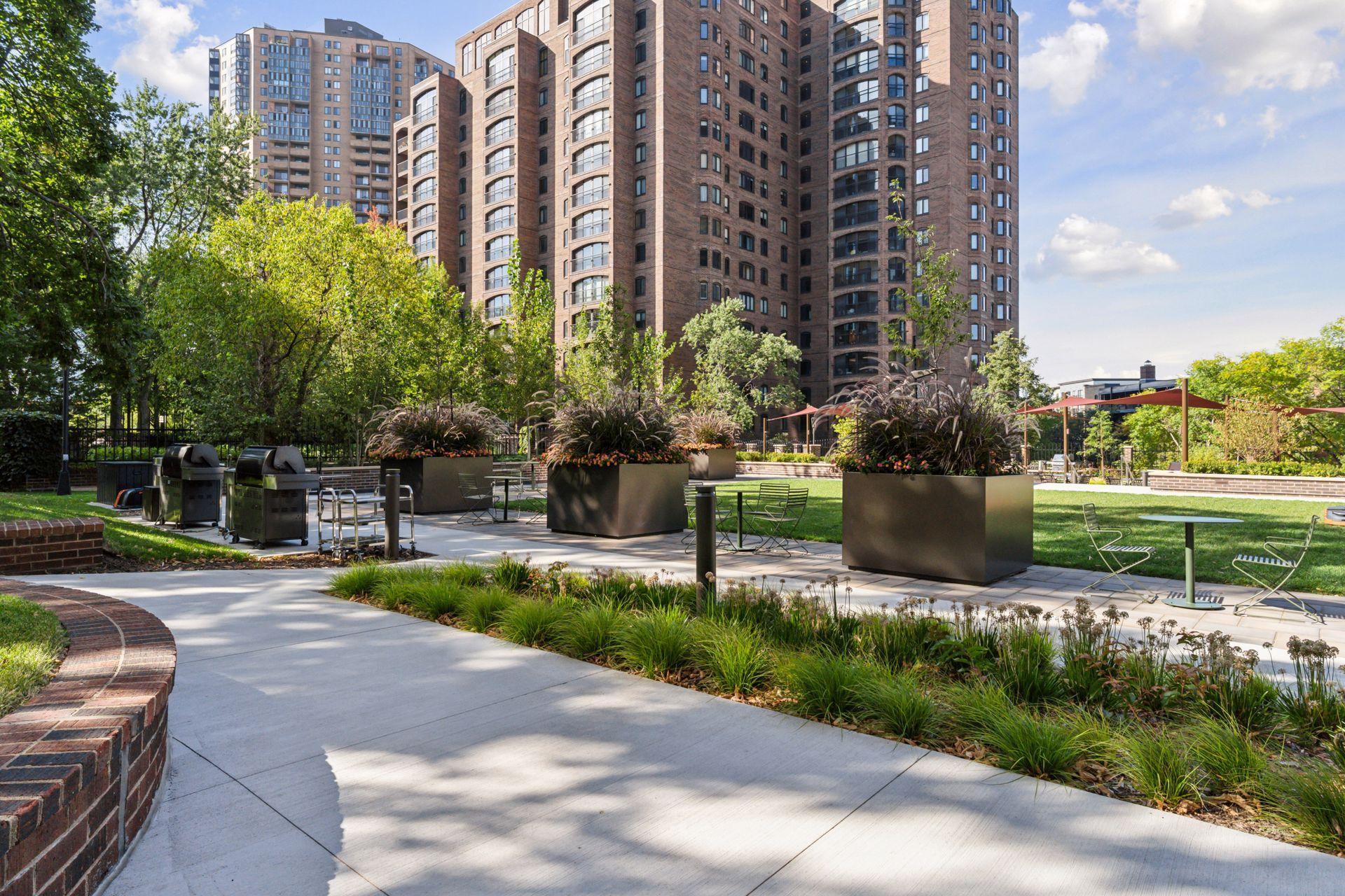 1201 Yale Place Unit: 608