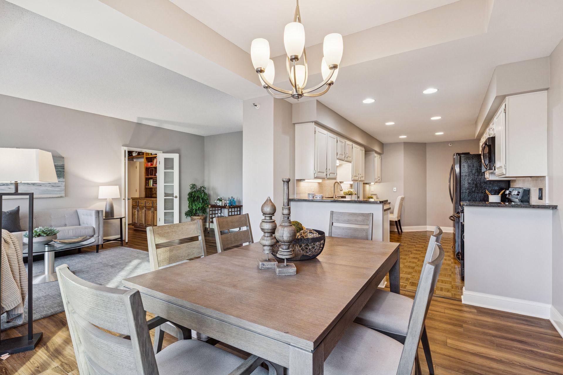 1201 Yale Place Unit: 608