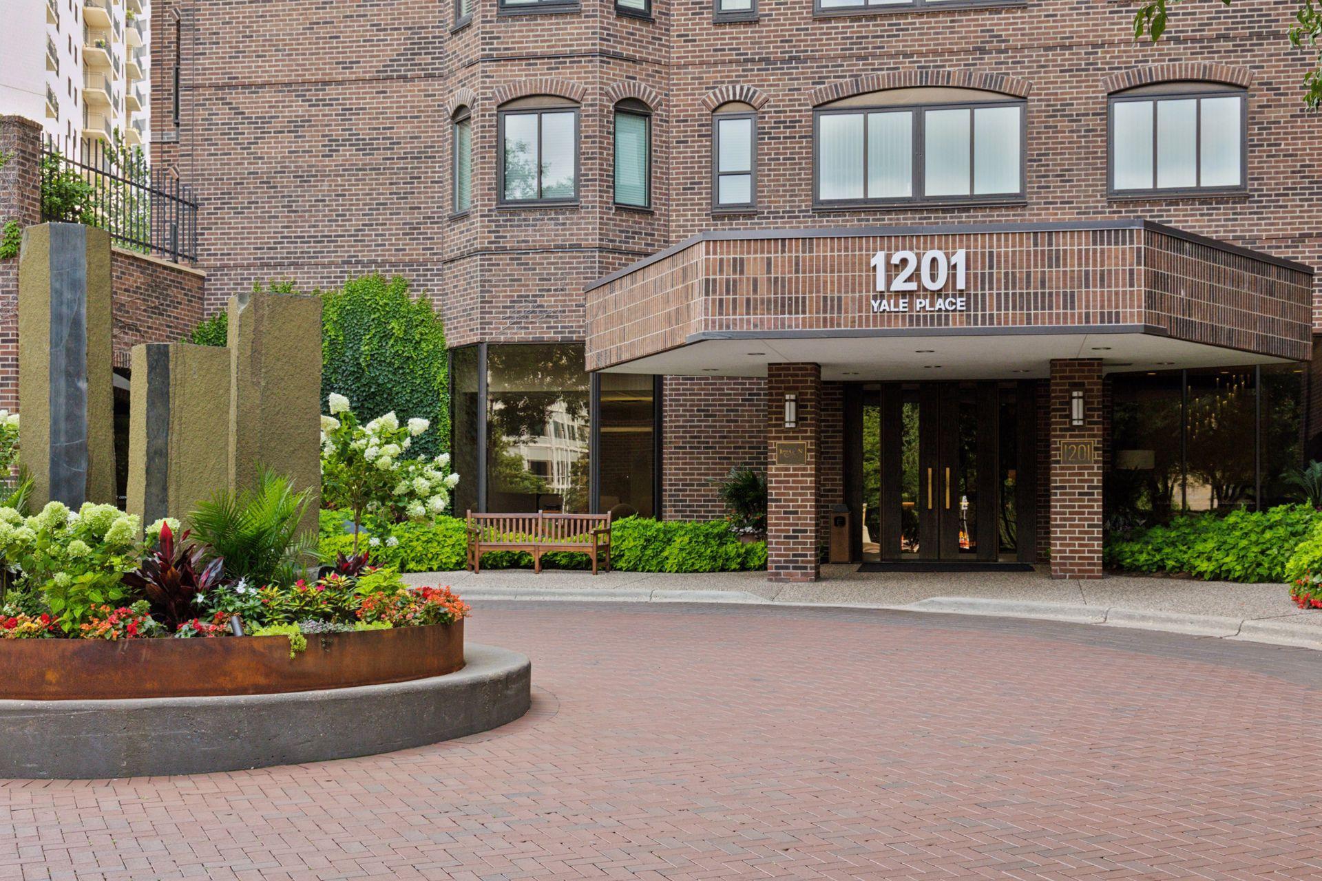 1201 Yale Place Unit: 608