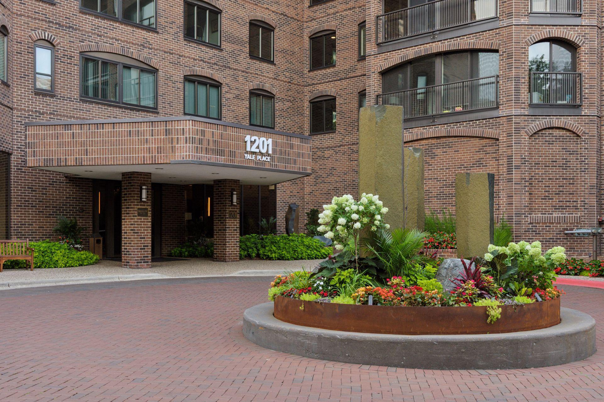 1201 Yale Place Unit: 608