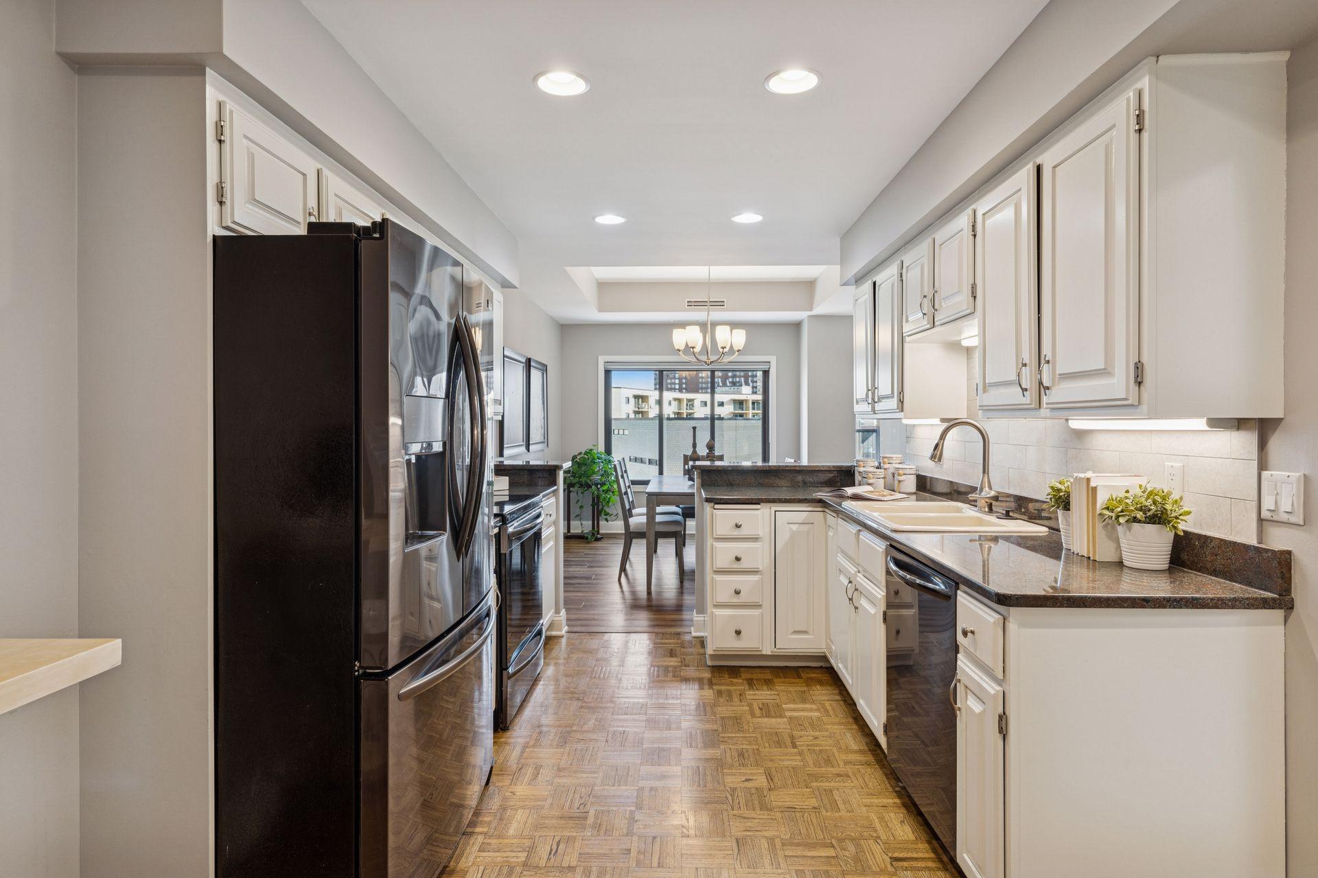 1201 Yale Place Unit: 608