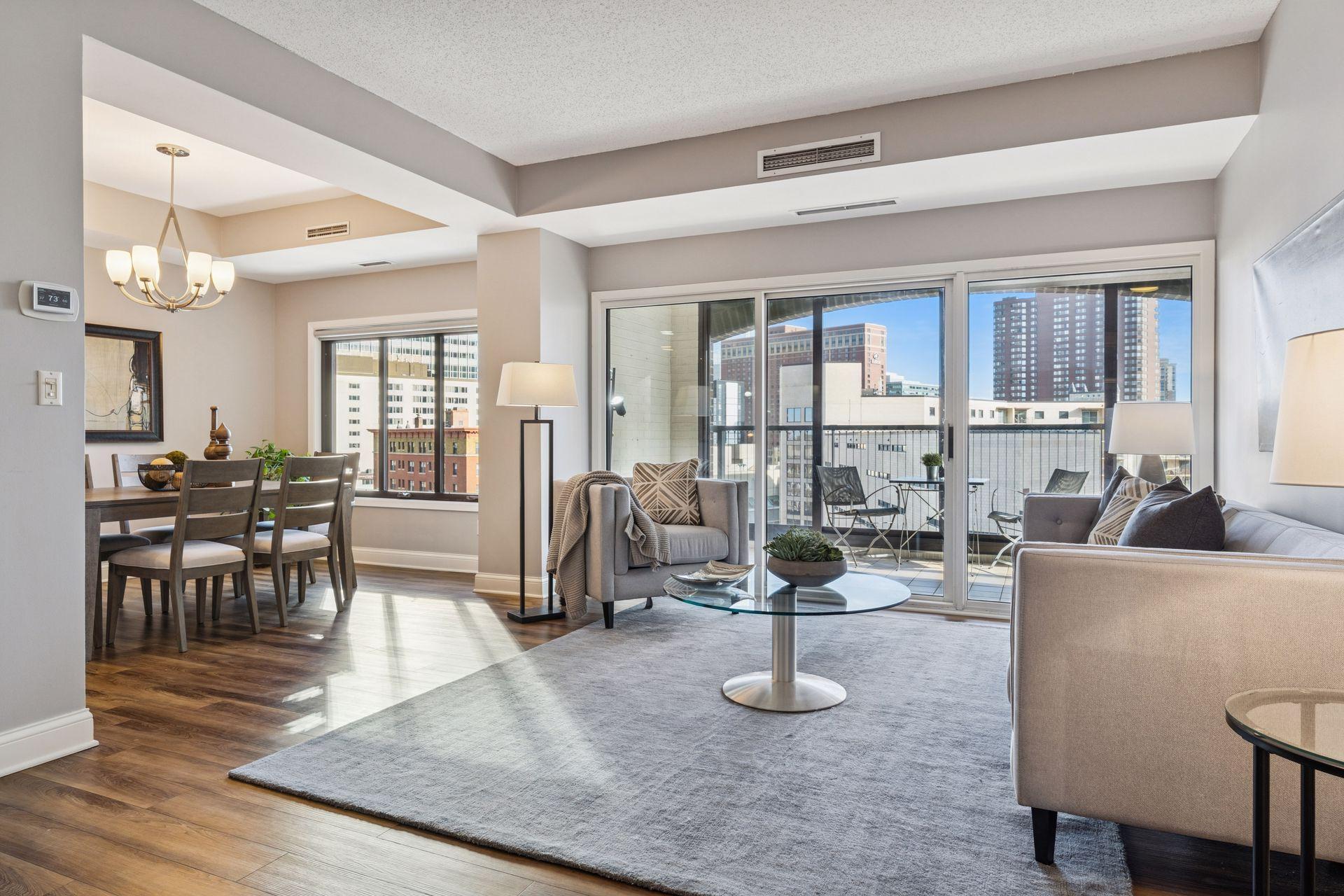 1201 Yale Place Unit: 608