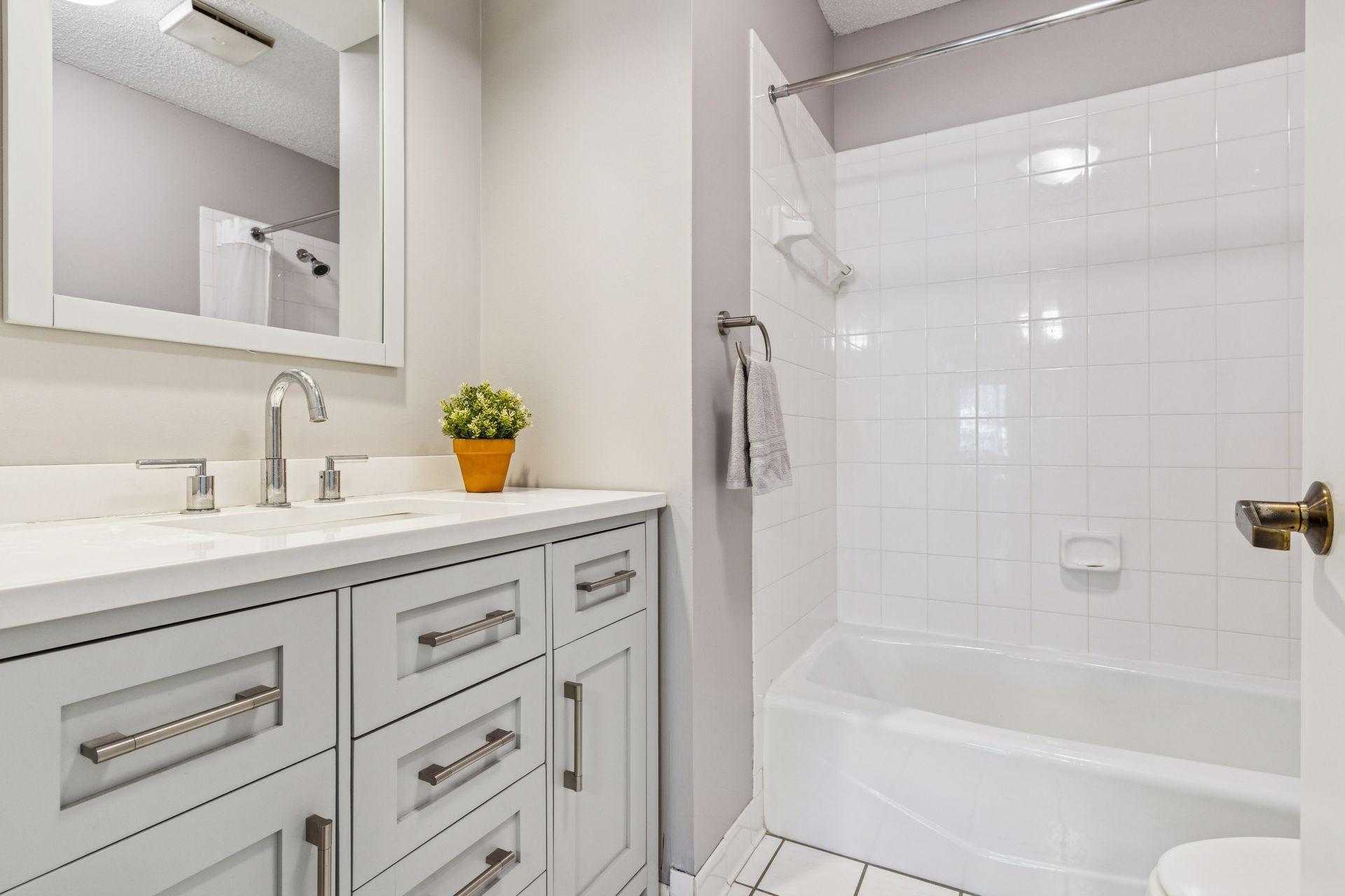 1201 Yale Place Unit: 608