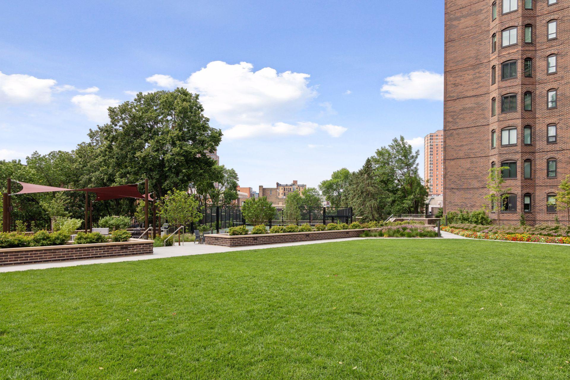 1201 Yale Place Unit: 608