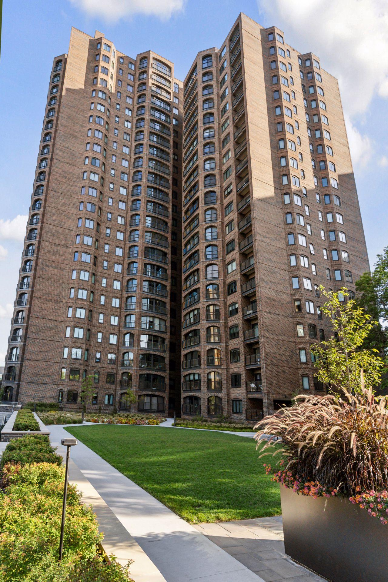 1201 Yale Place Unit: 608