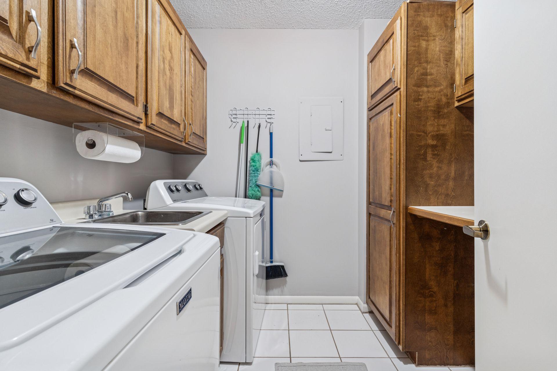 1201 Yale Place Unit: 608