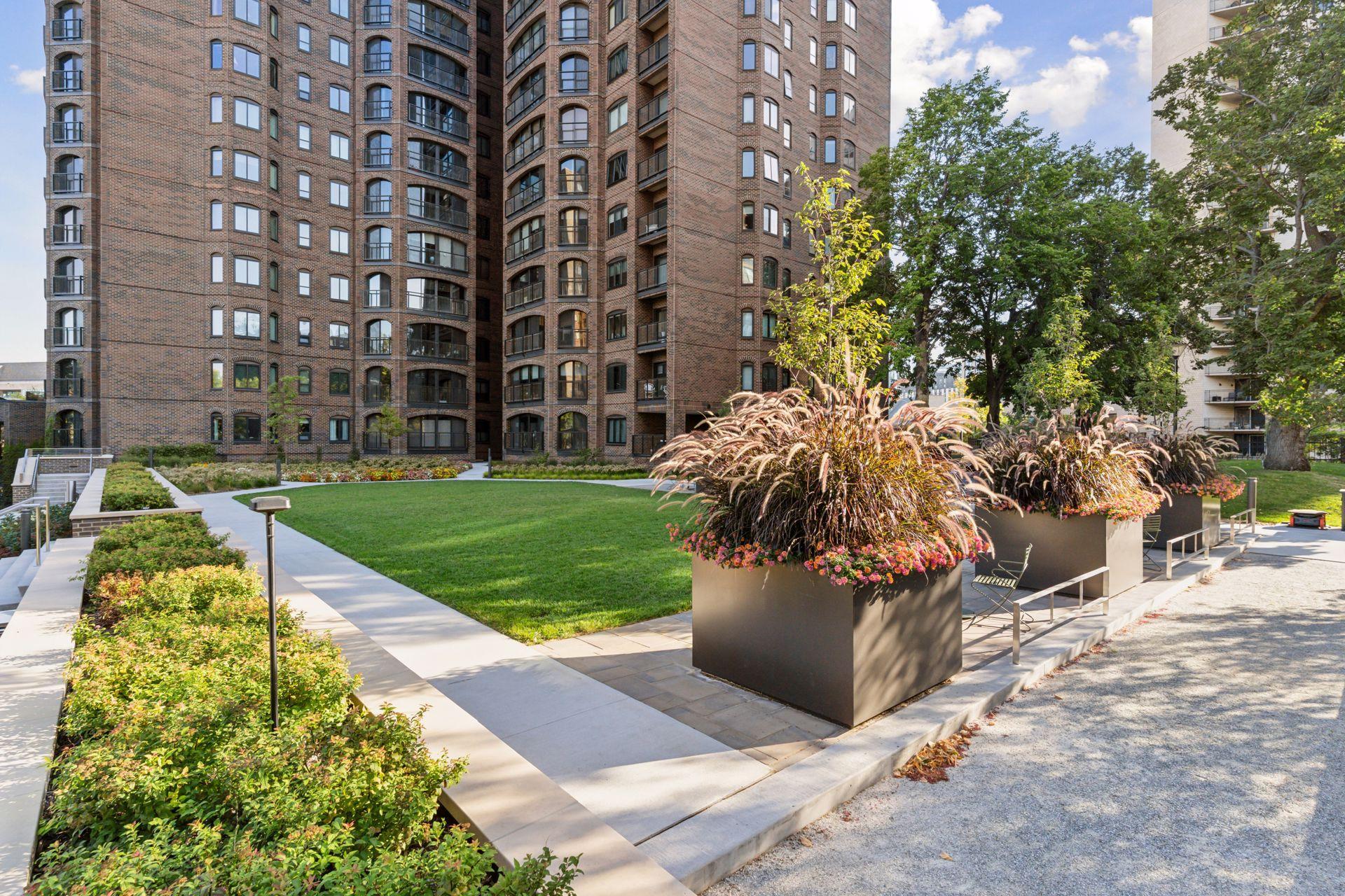 1201 Yale Place Unit: 608