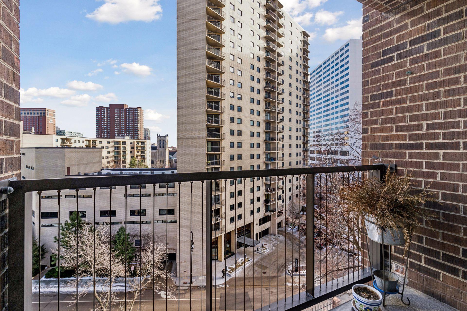 1201 Yale Place Unit: 608