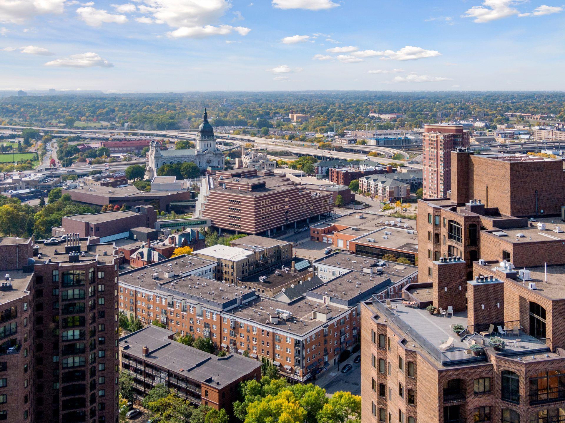 1201 Yale Place Unit: 608