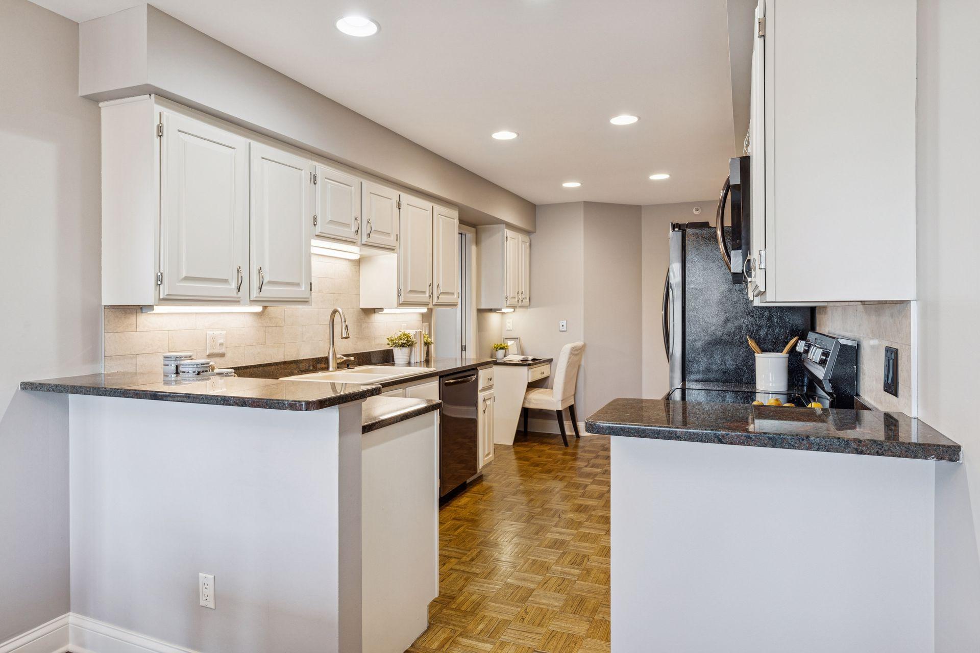 1201 Yale Place Unit: 608