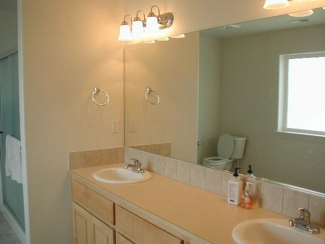 4211 Artesia