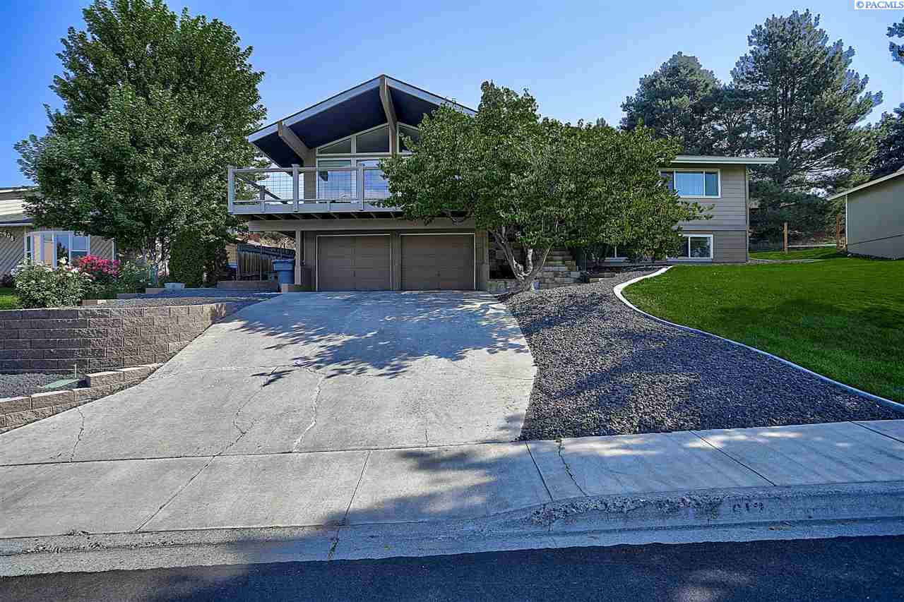 612 Meadows Drive South