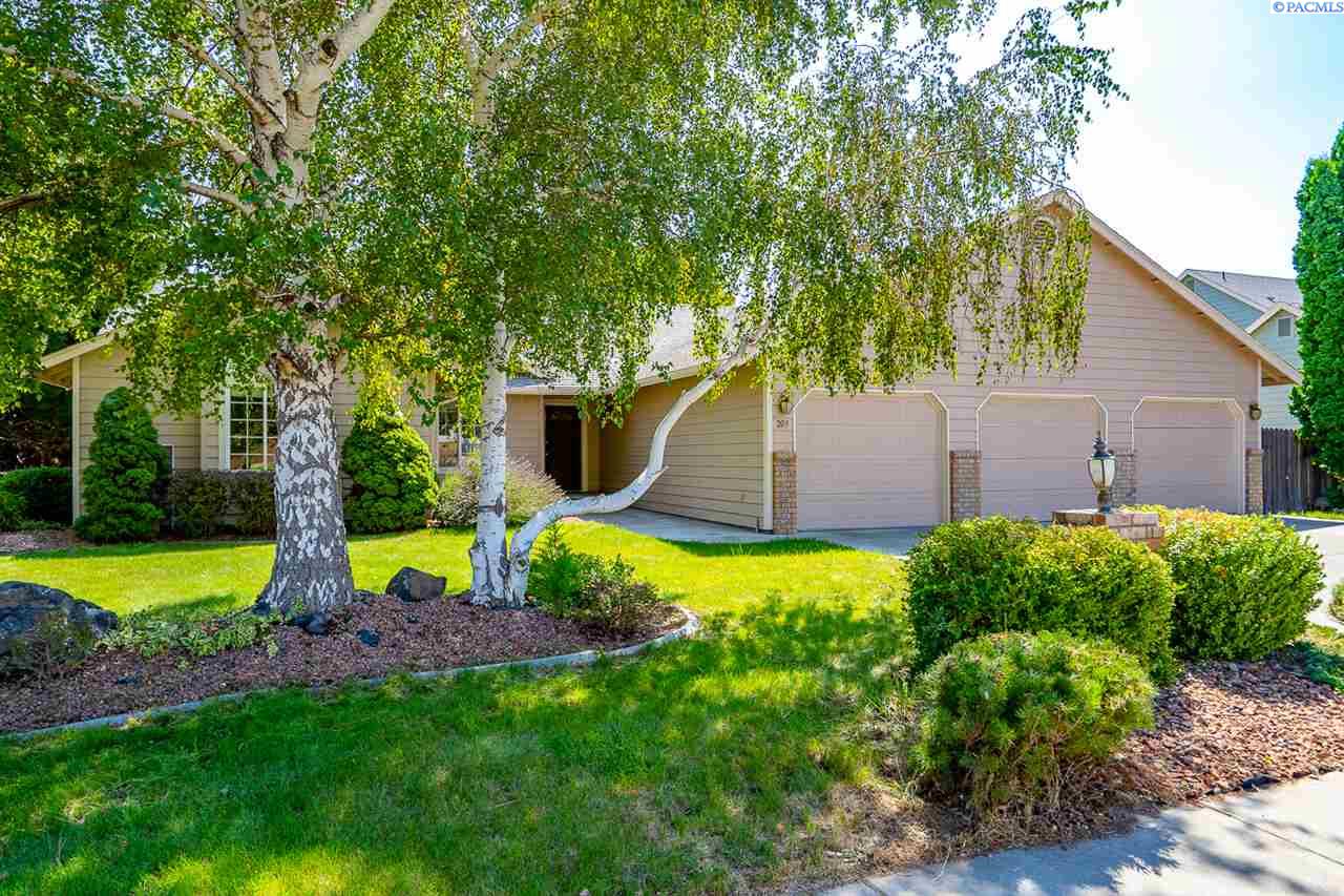 203 Brookwood Loop