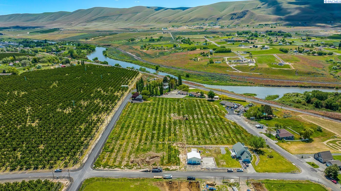 Lot 10 Empire Drive Unit: Build your Dream Home With a View!