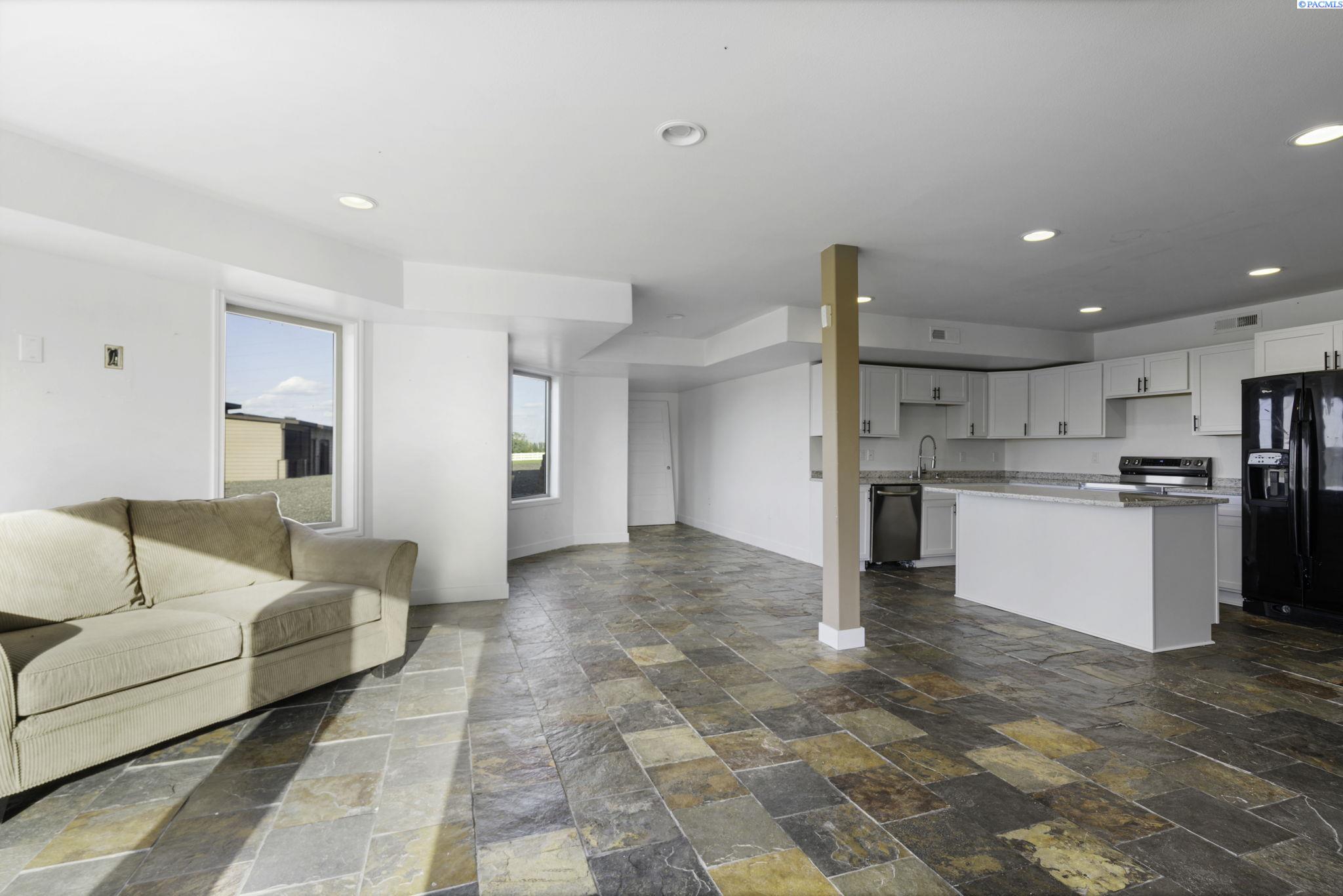 37503 S Hawks Tree Pr SE