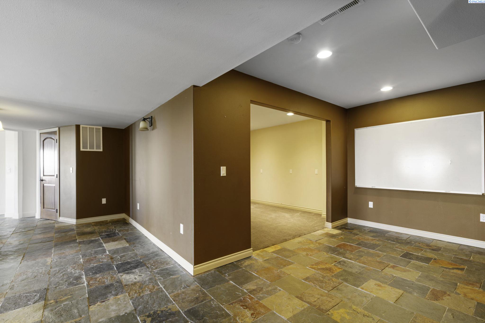 37503 S Hawks Tree Pr SE