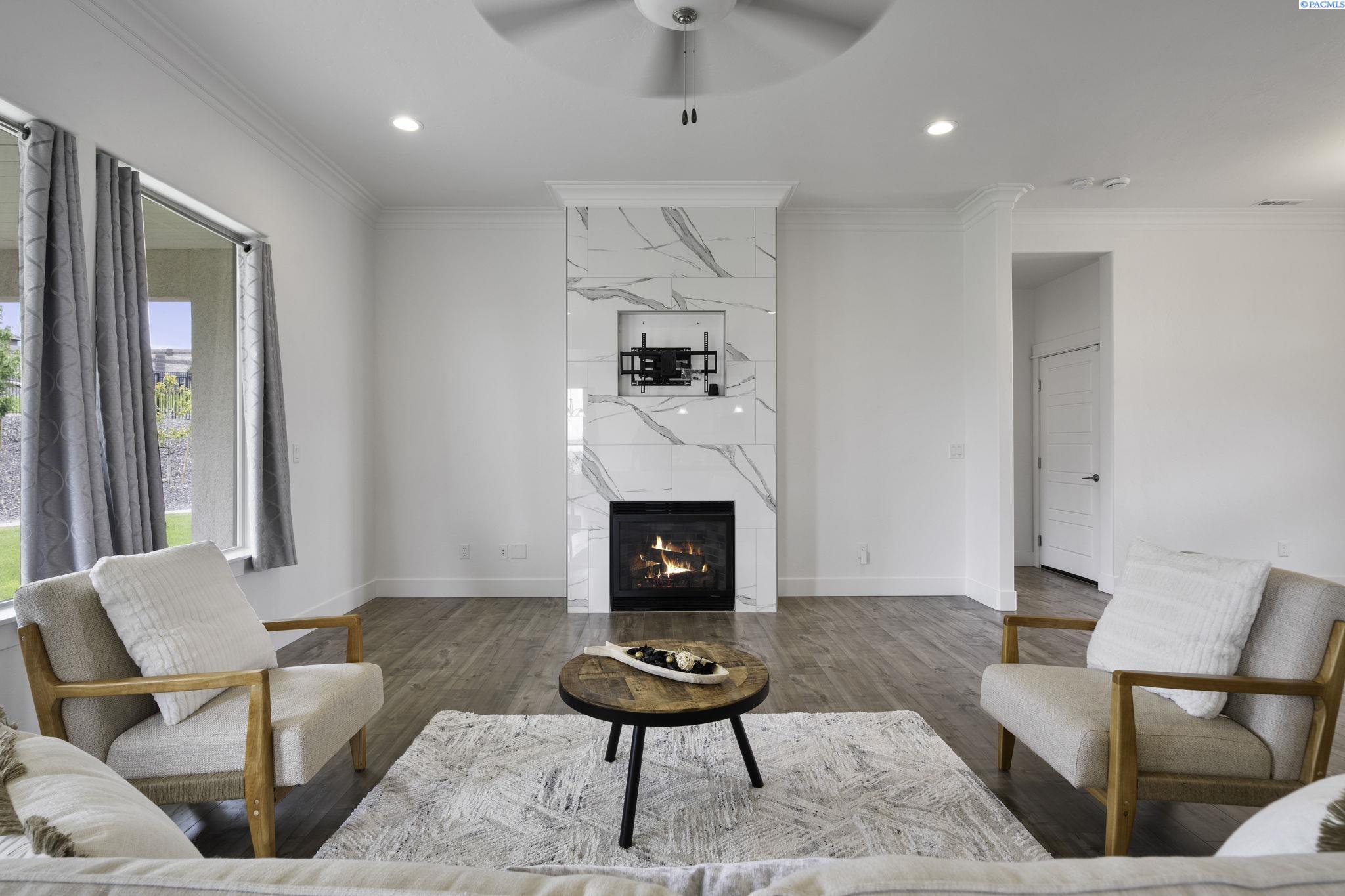 726 Athens Dr