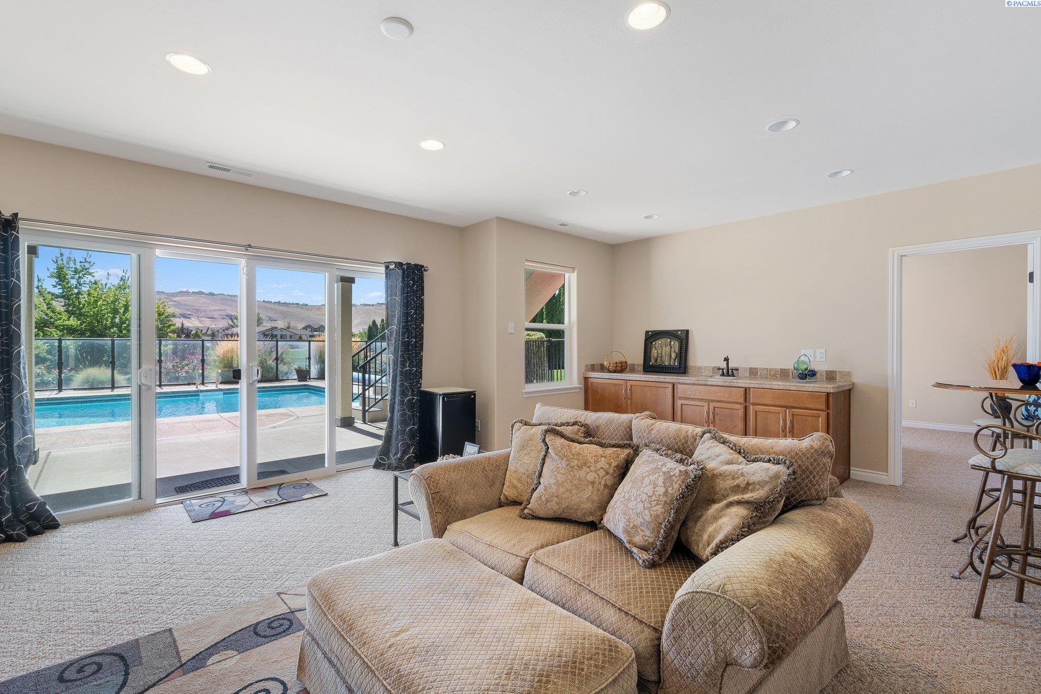 100013 E Brandon Dr