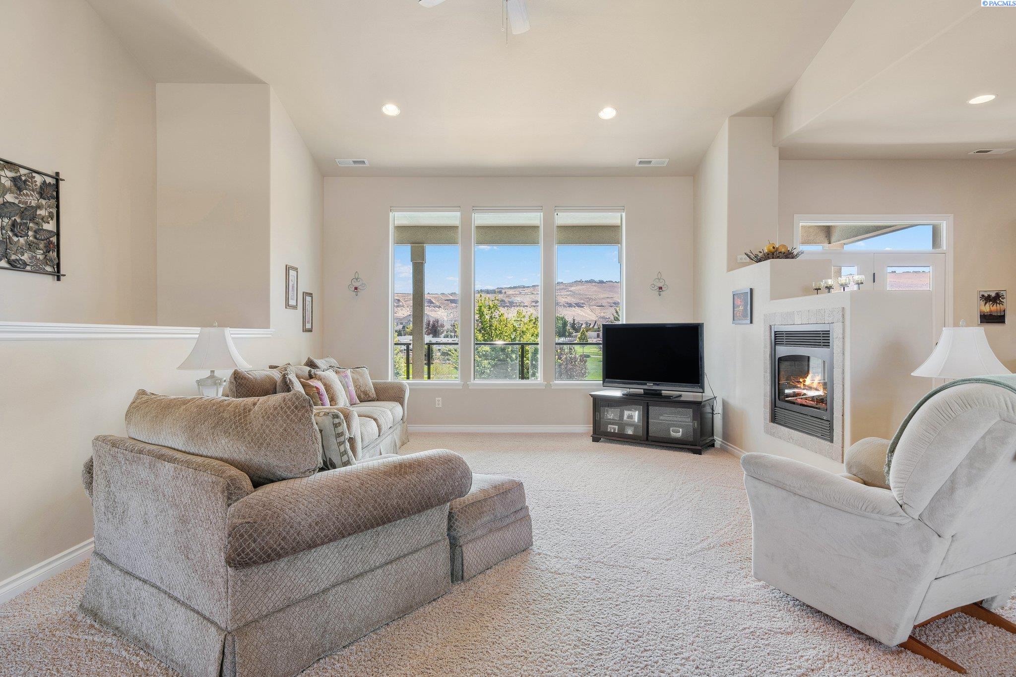 100013 E Brandon Dr