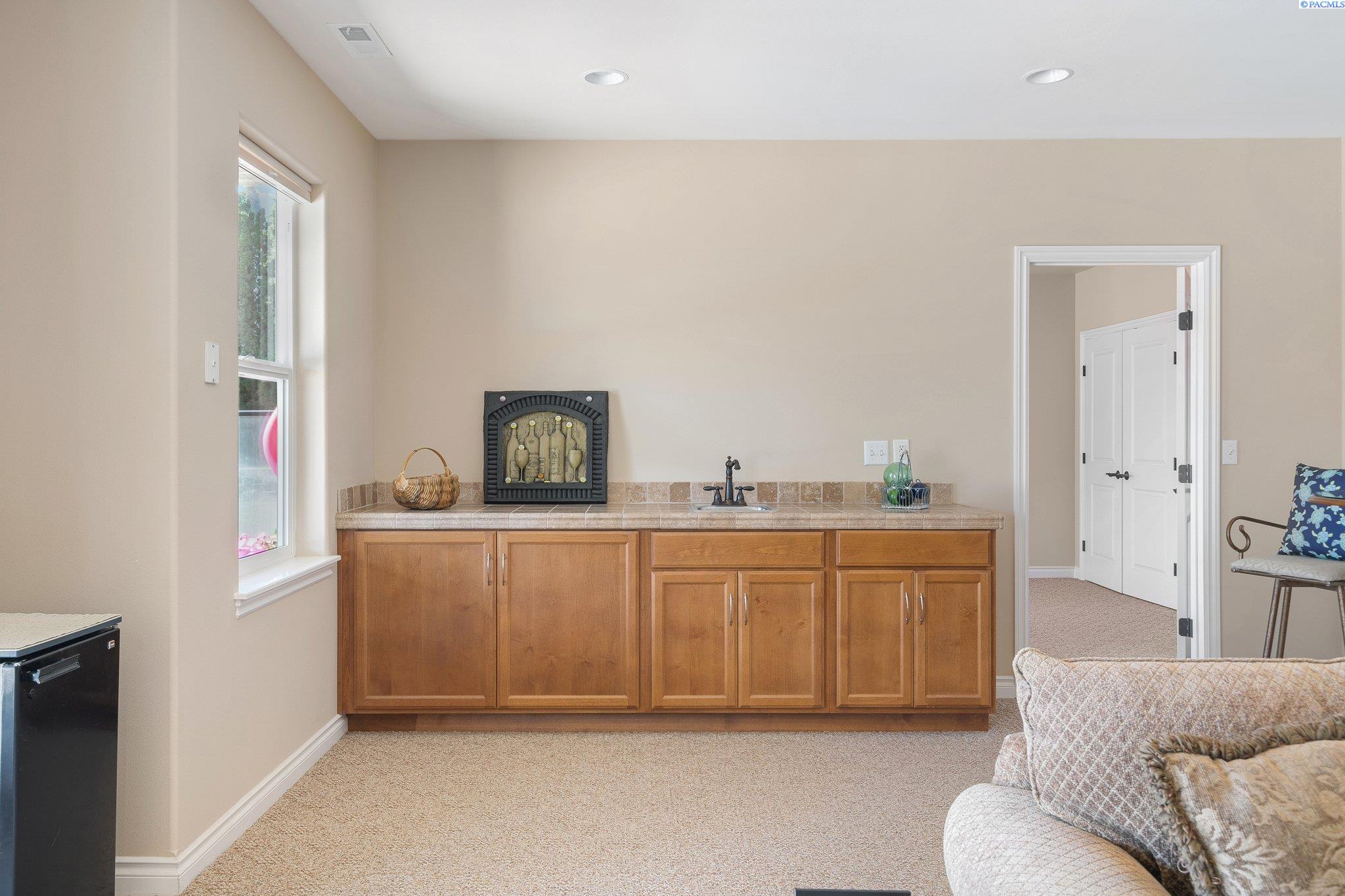 100013 E Brandon Dr