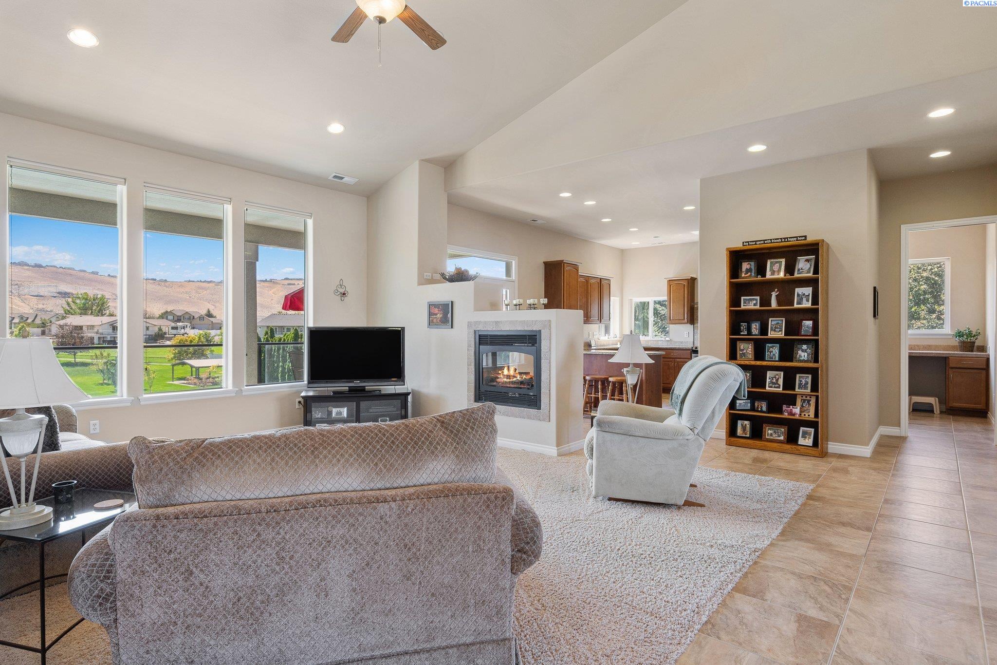 100013 E Brandon Dr