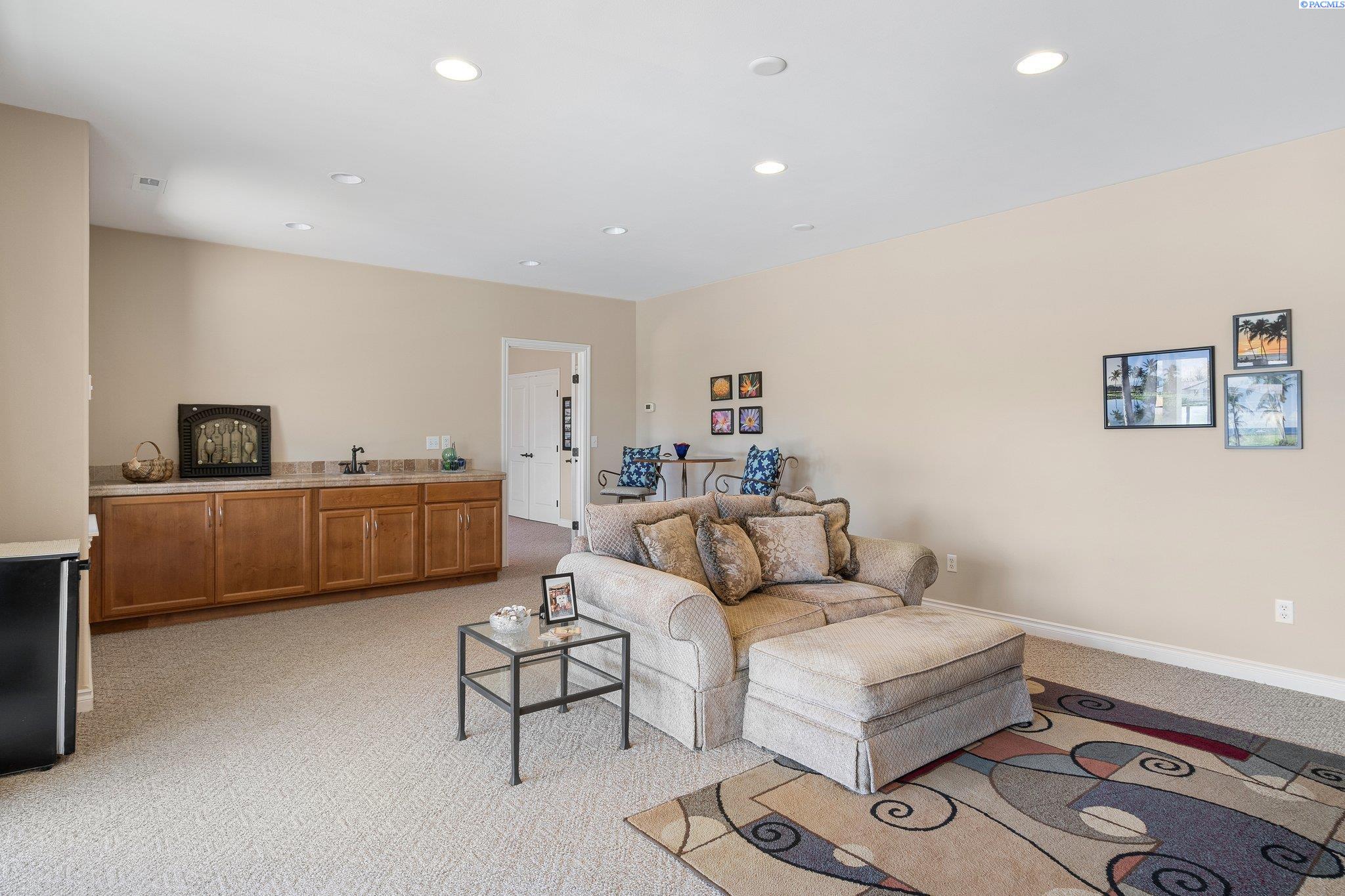 100013 E Brandon Dr