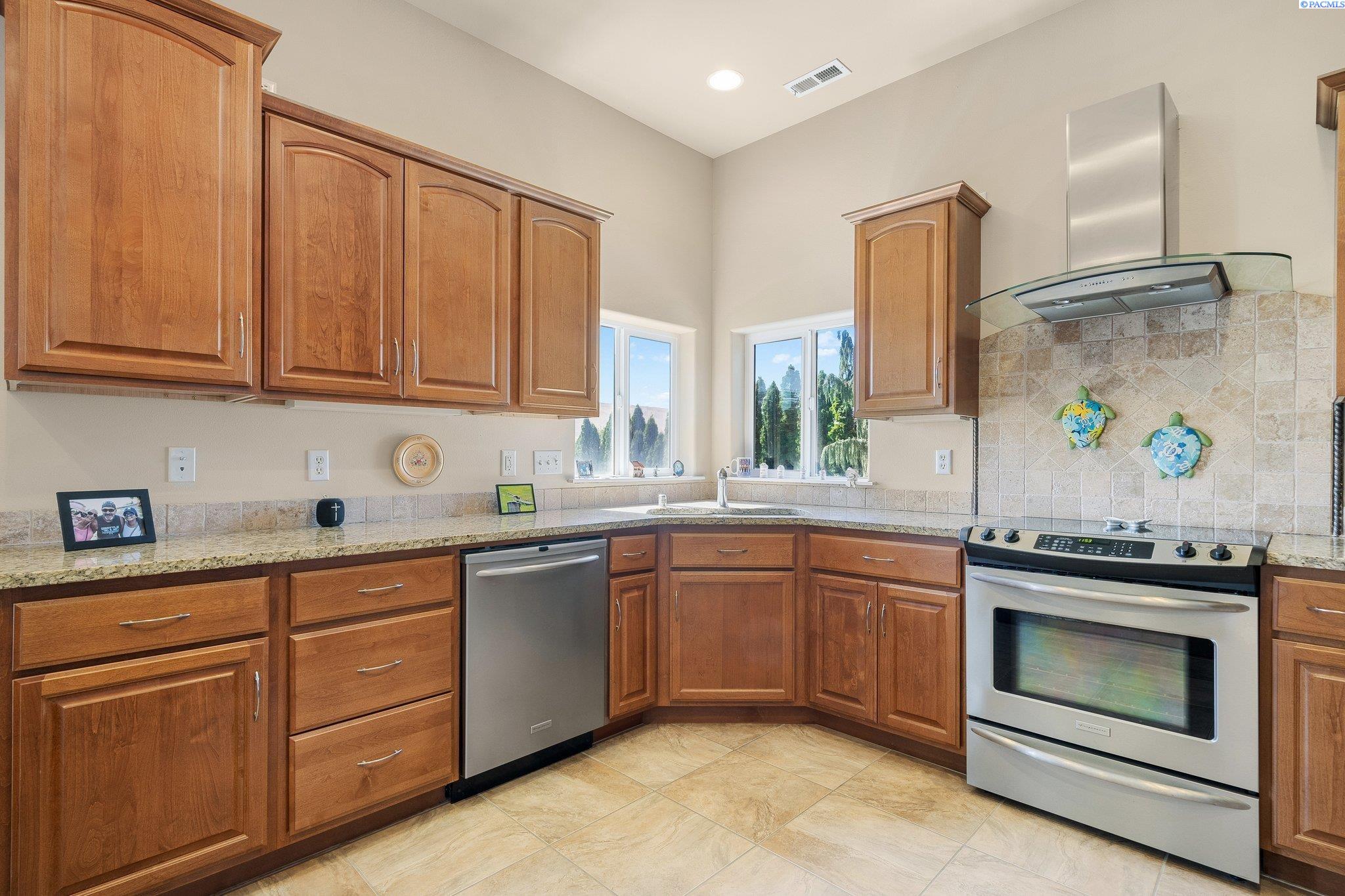 100013 E Brandon Dr