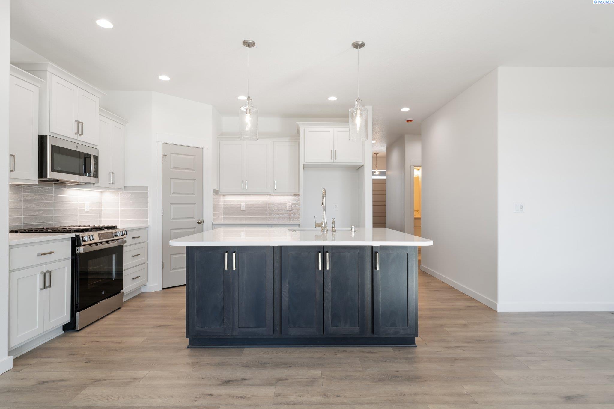 8806 Ashen Dr