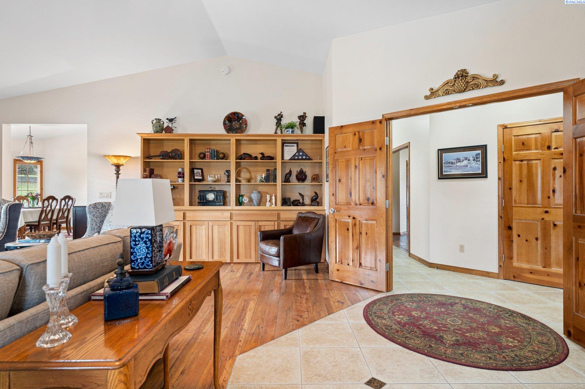 6004 Glenbrook Loop