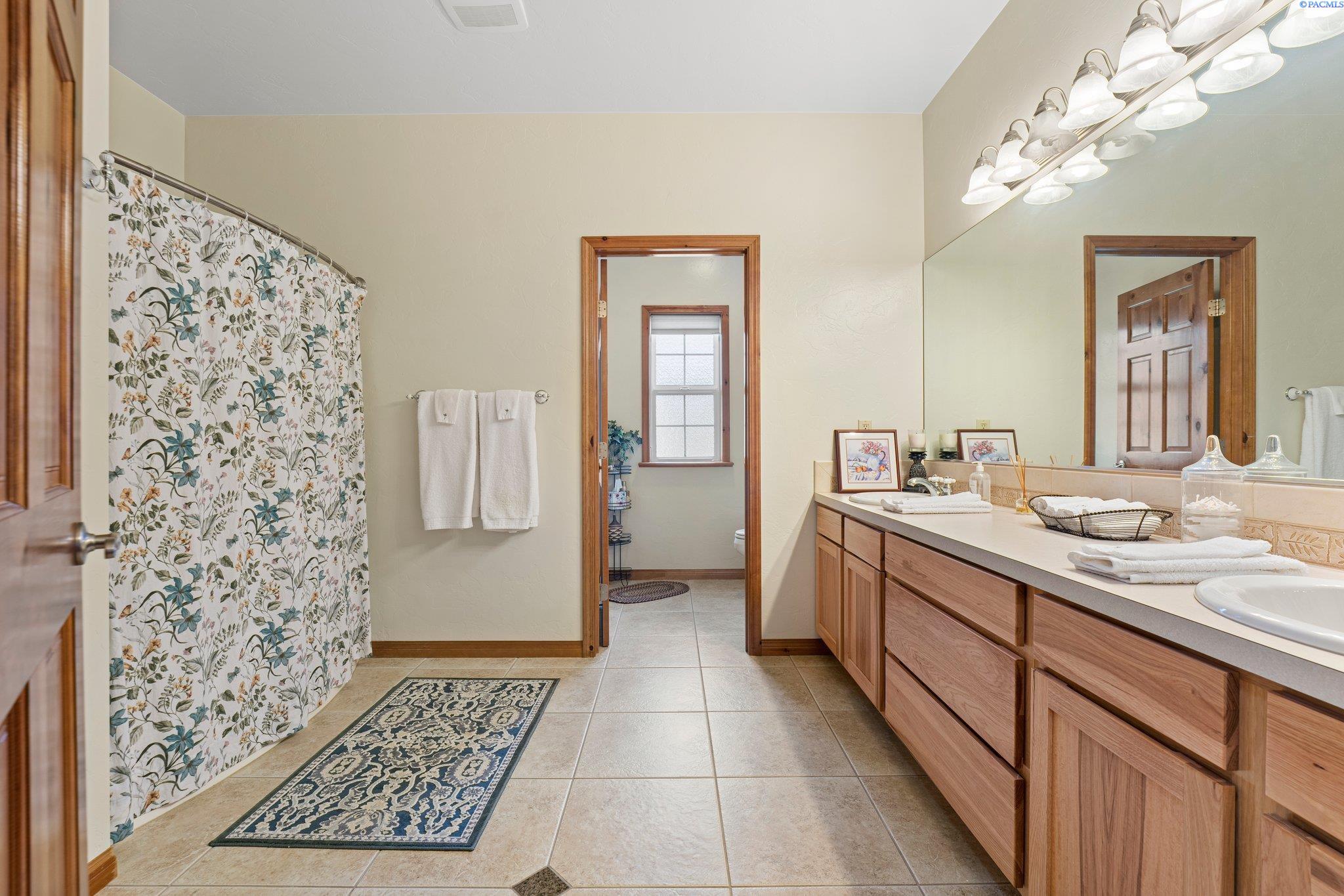 6004 Glenbrook Loop