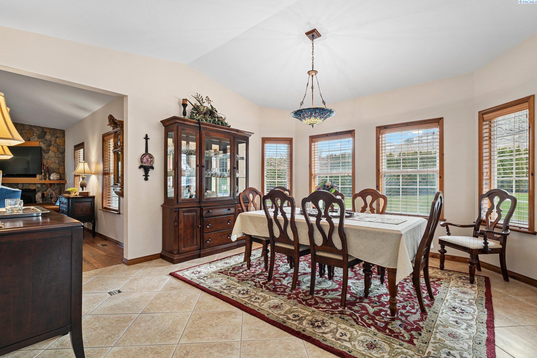 6004 Glenbrook Loop