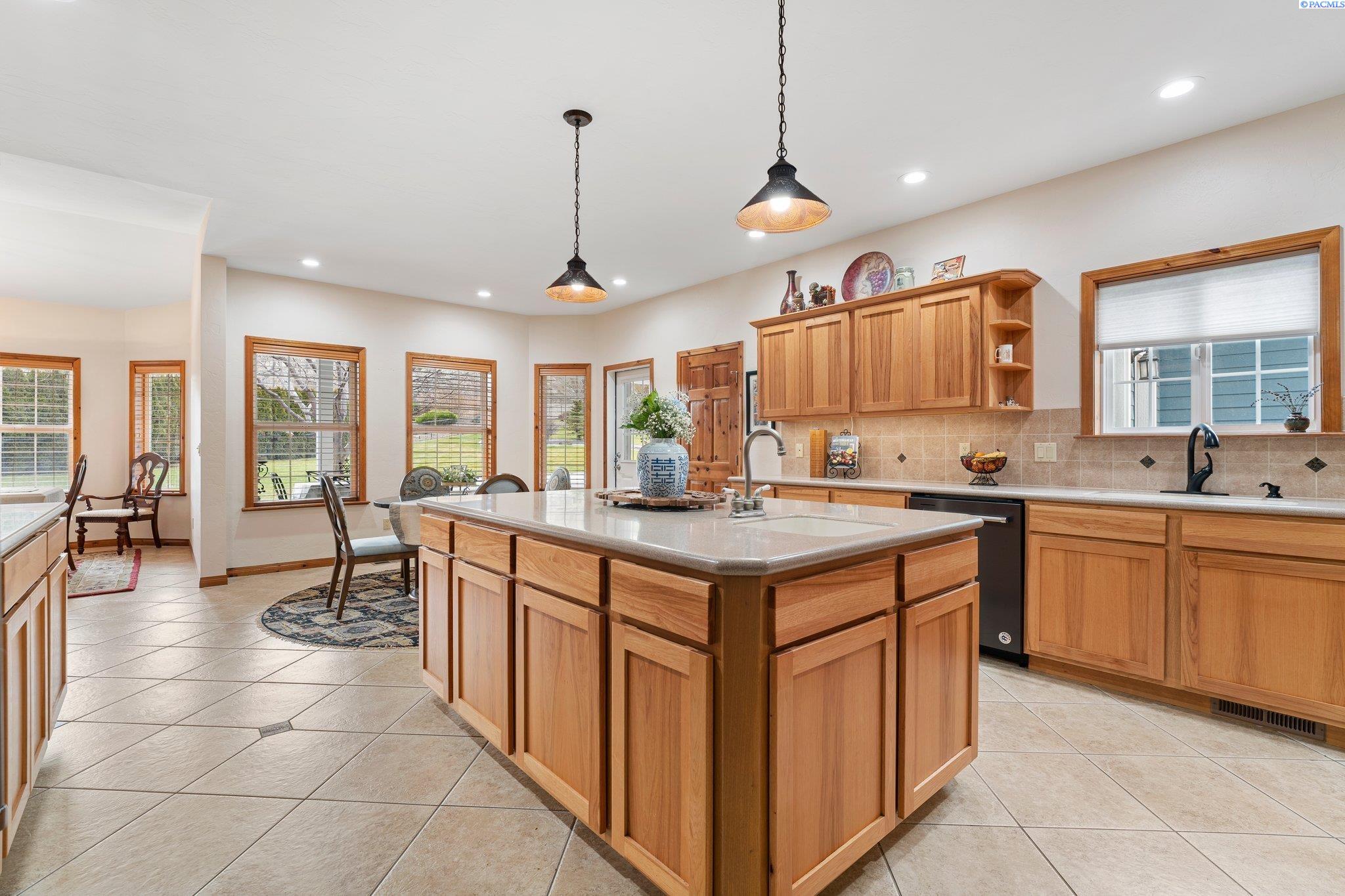 6004 Glenbrook Loop