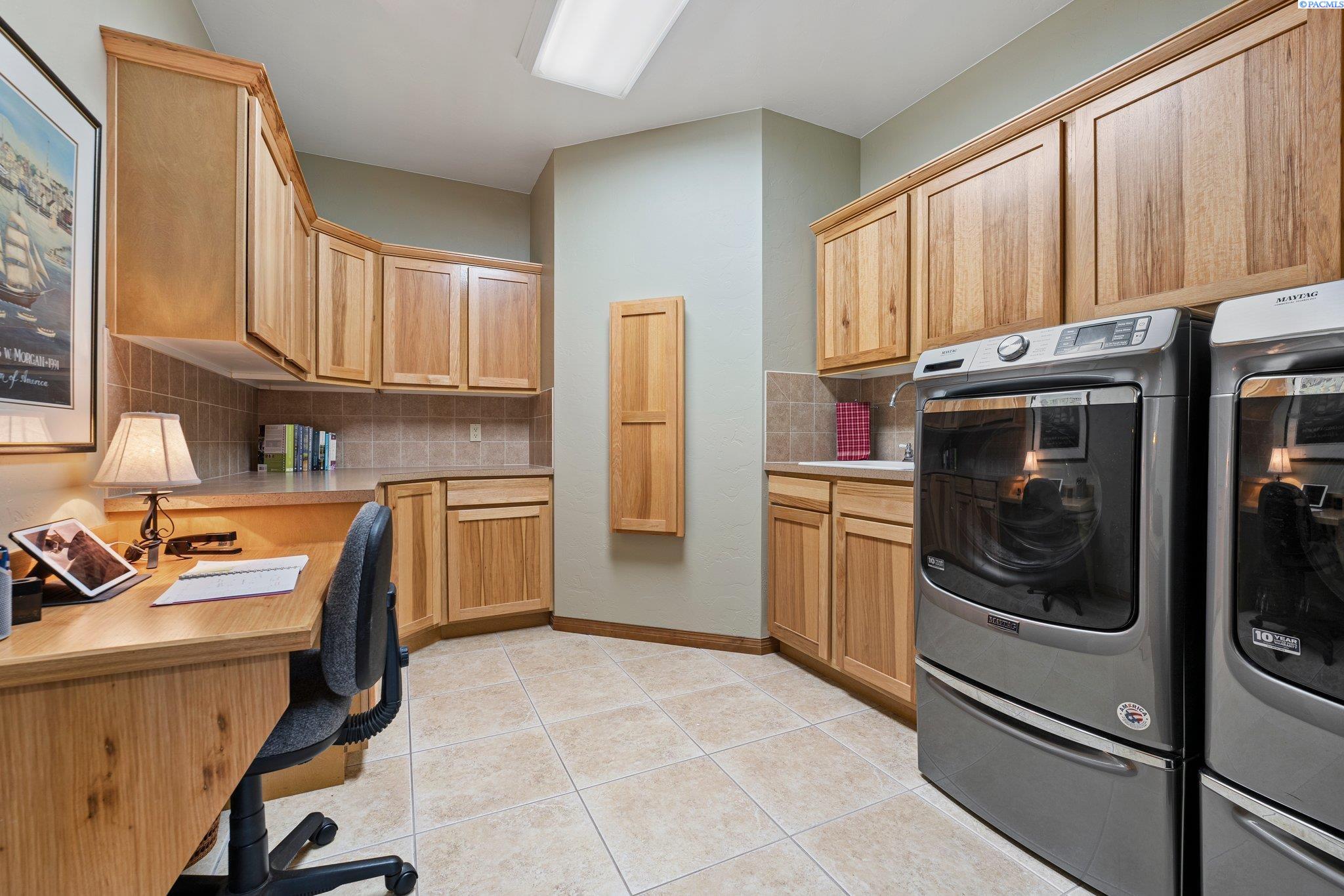 6004 Glenbrook Loop