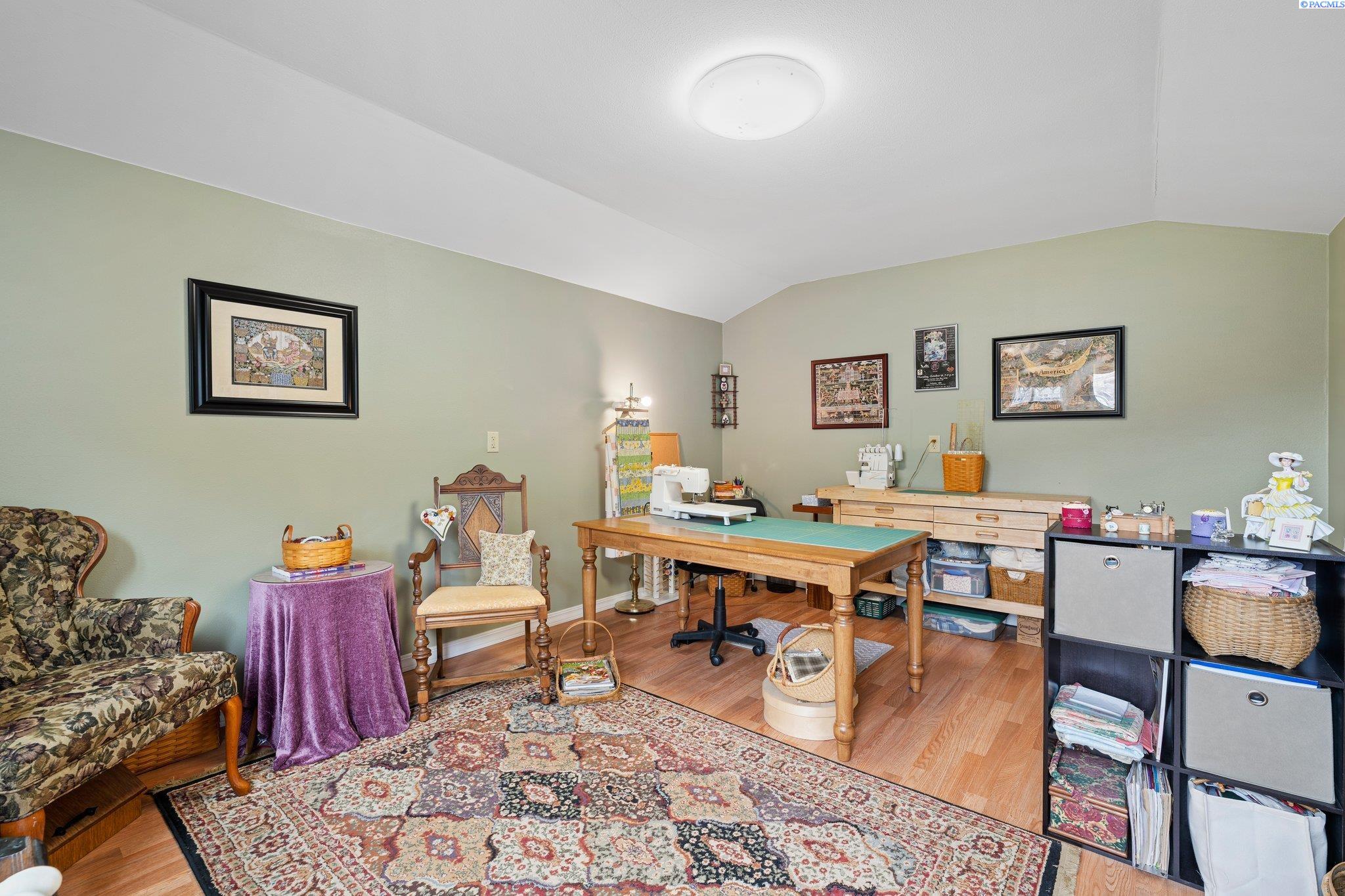 6004 Glenbrook Loop