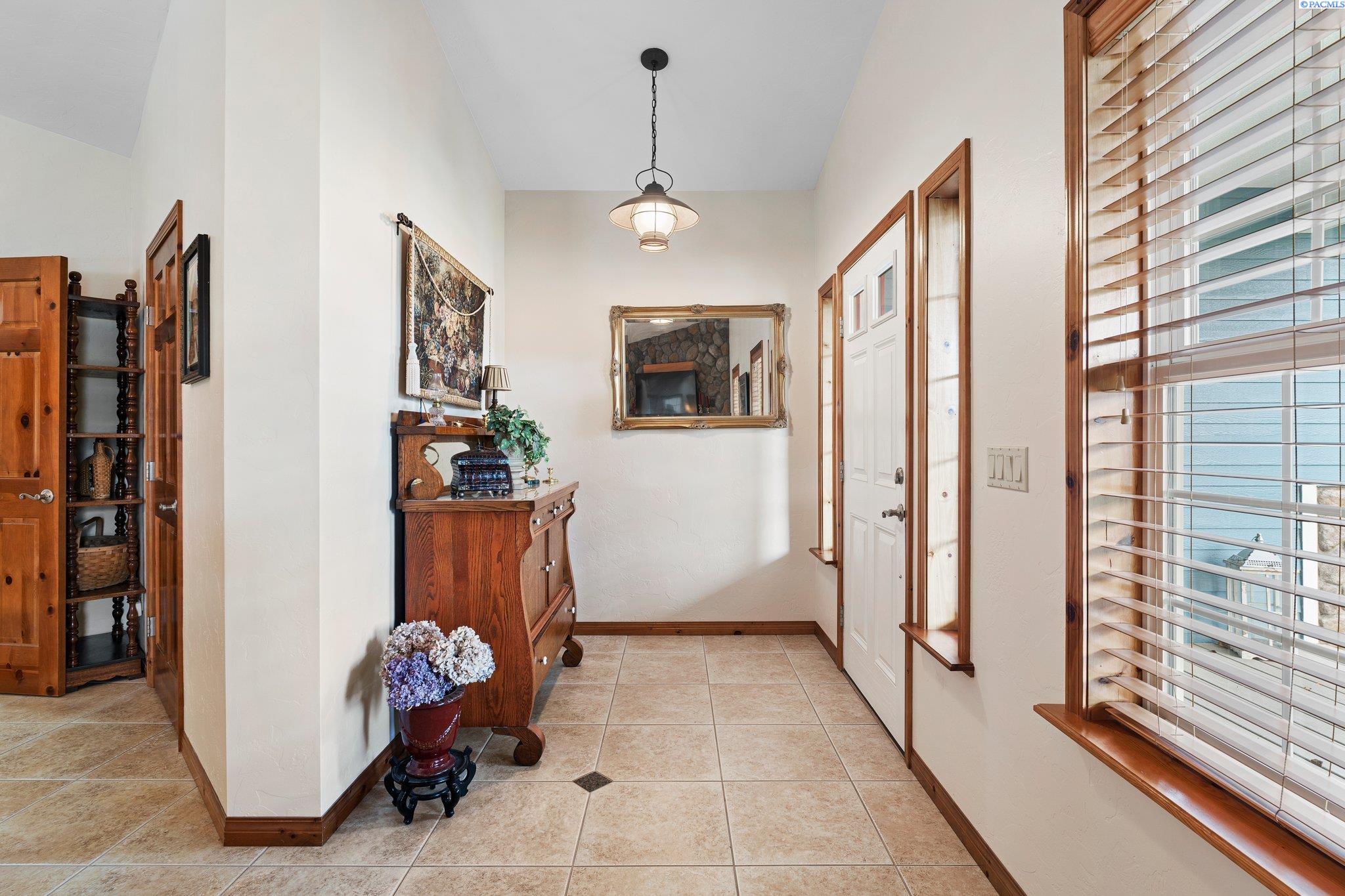 6004 Glenbrook Loop