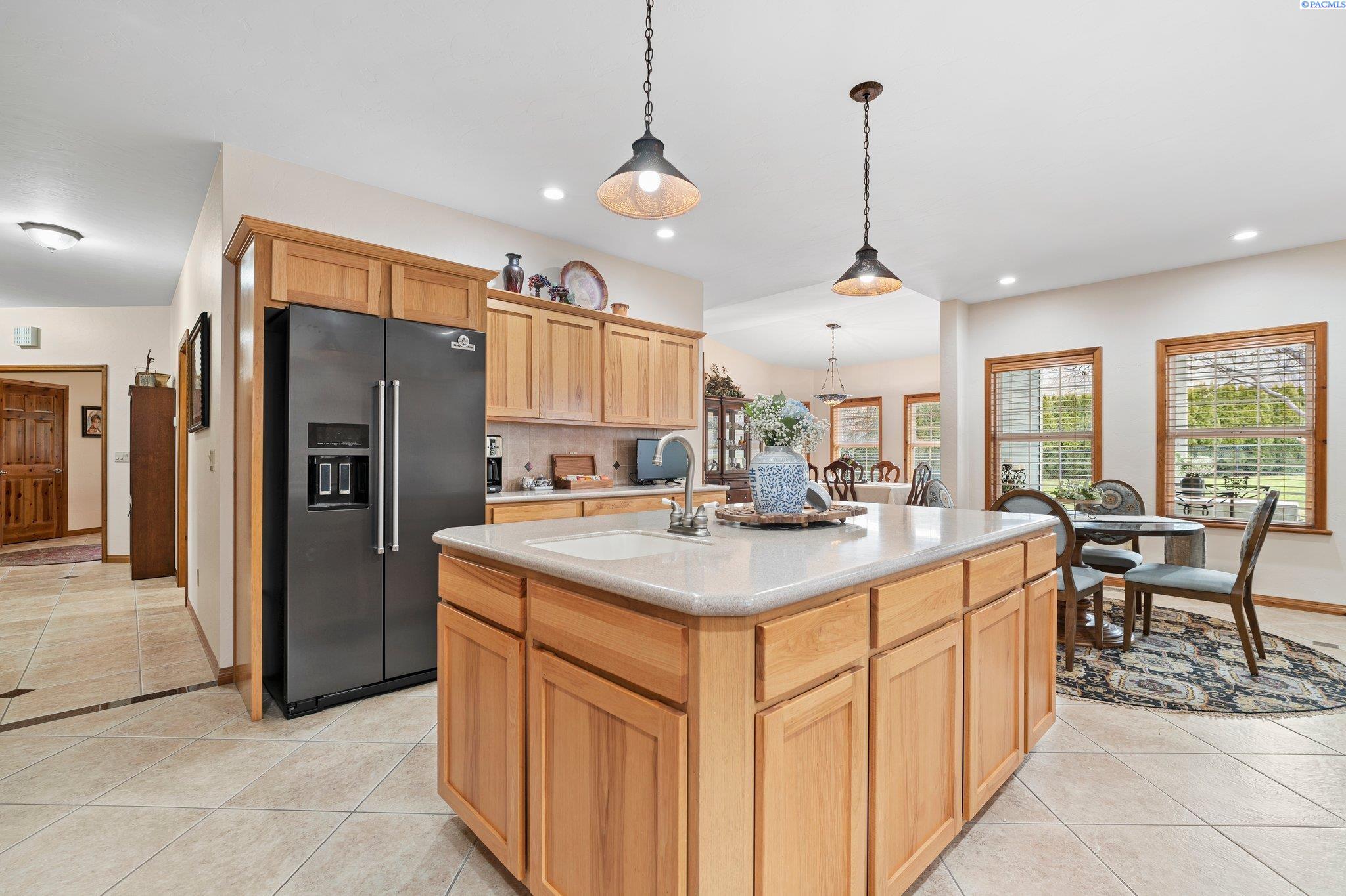 6004 Glenbrook Loop