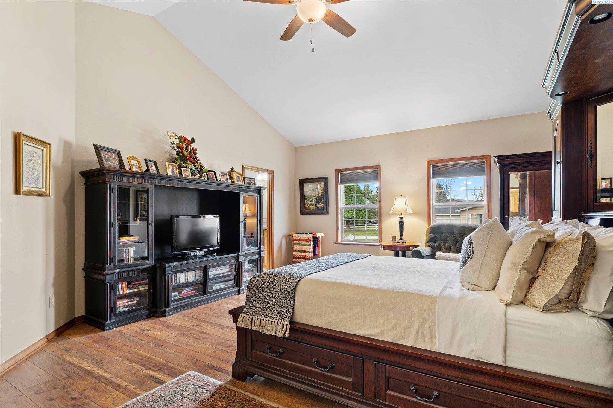6004 Glenbrook Loop