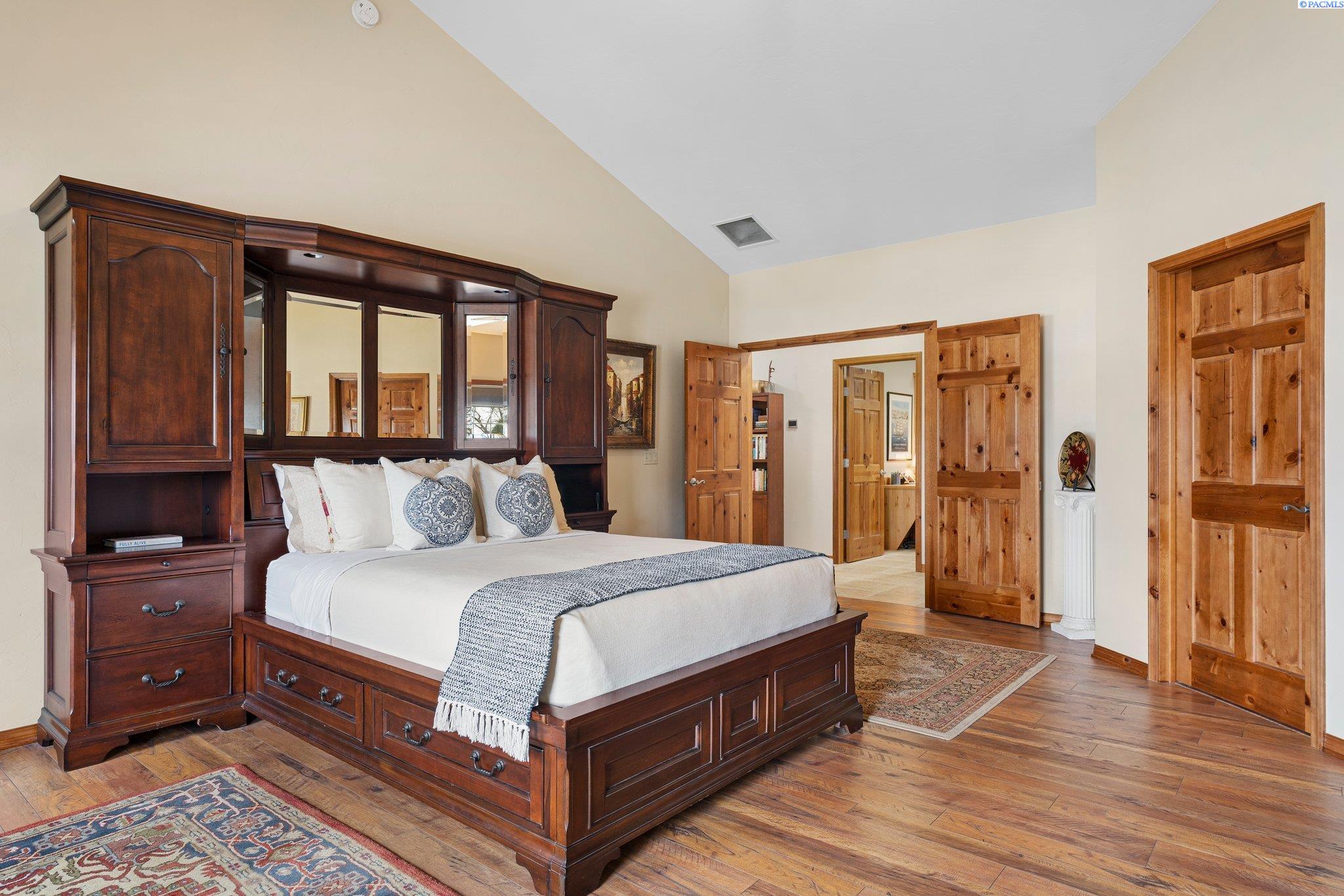 6004 Glenbrook Loop