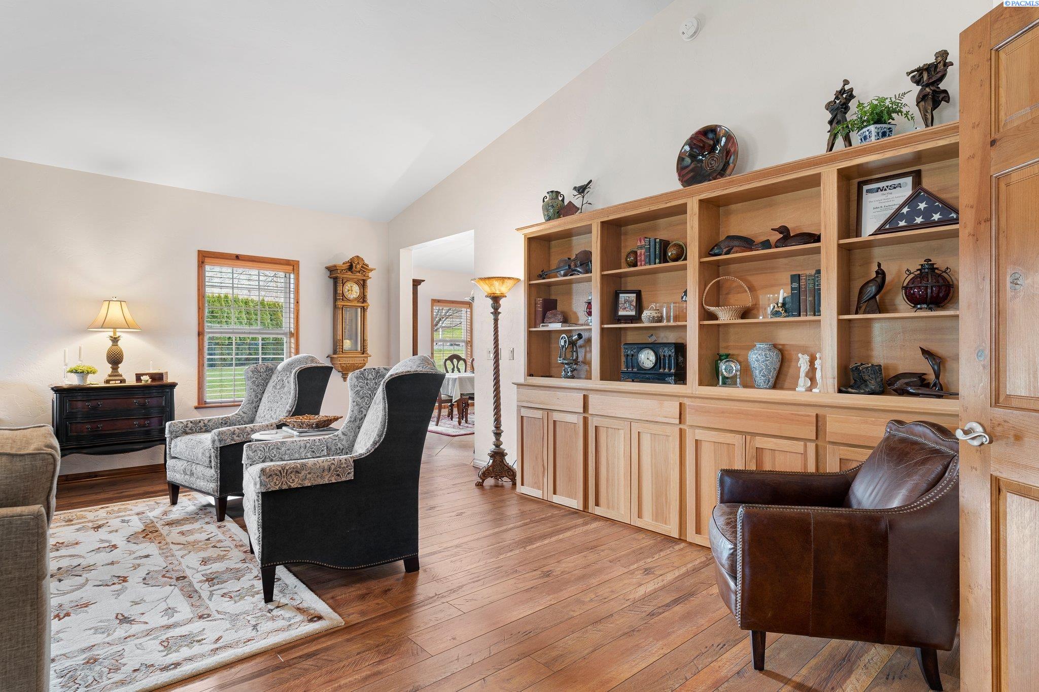 6004 Glenbrook Loop