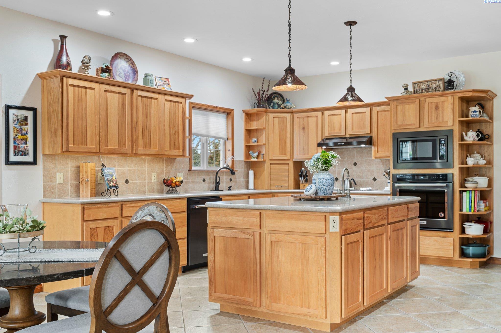 6004 Glenbrook Loop