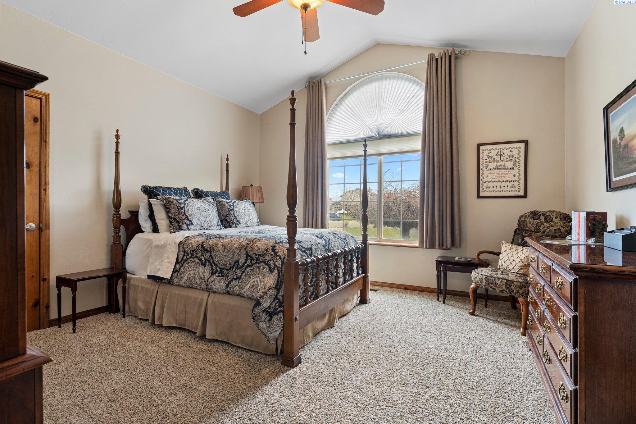 6004 Glenbrook Loop