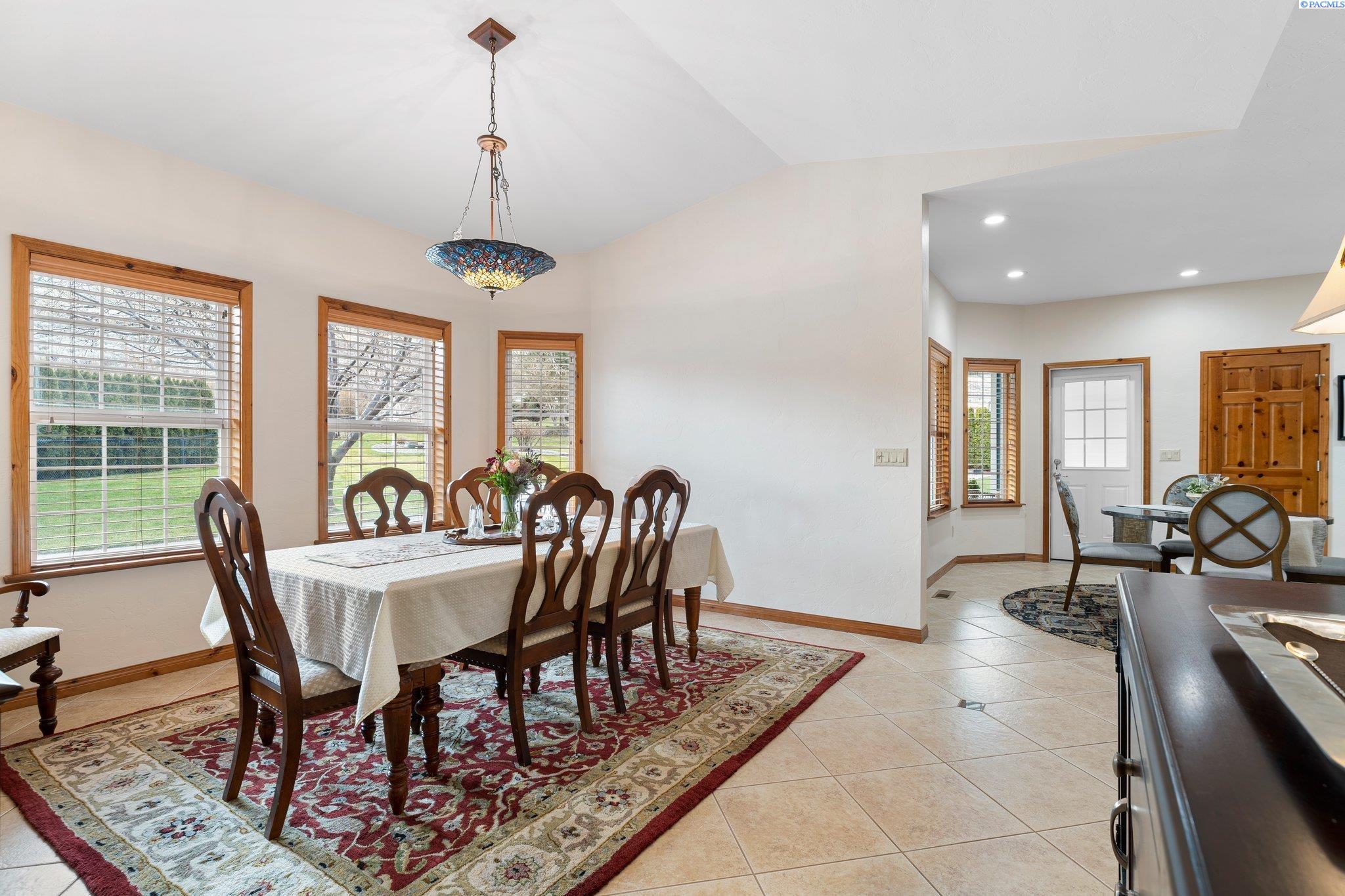 6004 Glenbrook Loop